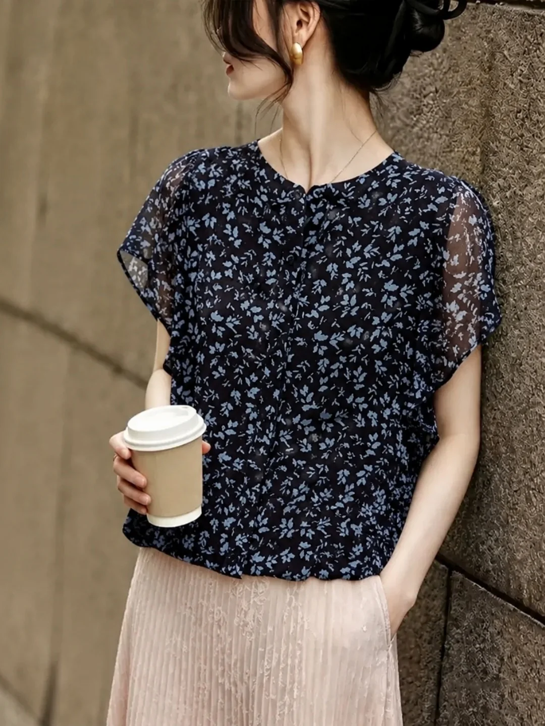 Chic Silk Blend Short Sleeve Women's Shirt Korean Style Straight Cut Commute Fashion Summer Trend Design Sense Shirt
Chic Silk Blend Short Sleeve Women's Shirt Korean Style Straight Cut Commute Fashion Summer Trend Design Sense Shirt
