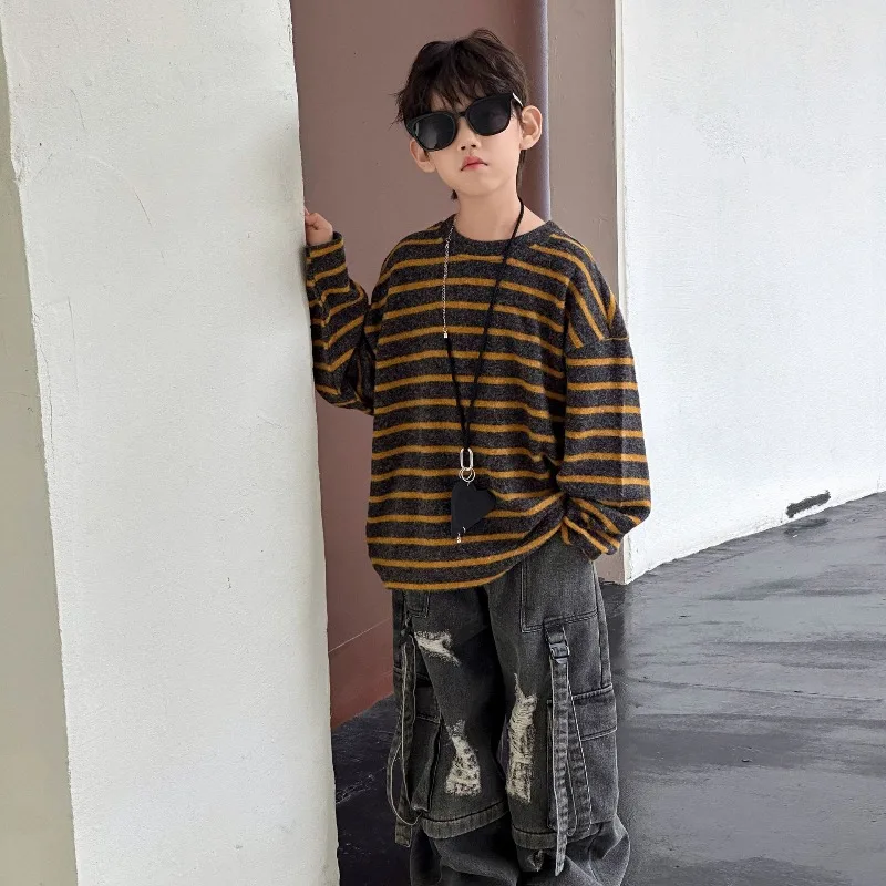 Boys' Striped T-shirt 2025 Autumn New Long Sleeved Base Shirt Children's German Velvet Top Casual Warm Children's Clothing
Boys' Striped T-shirt 2025 Autumn New Long Sleeved Base Shirt Children's German Velvet Top Casual Warm Children's Clothing