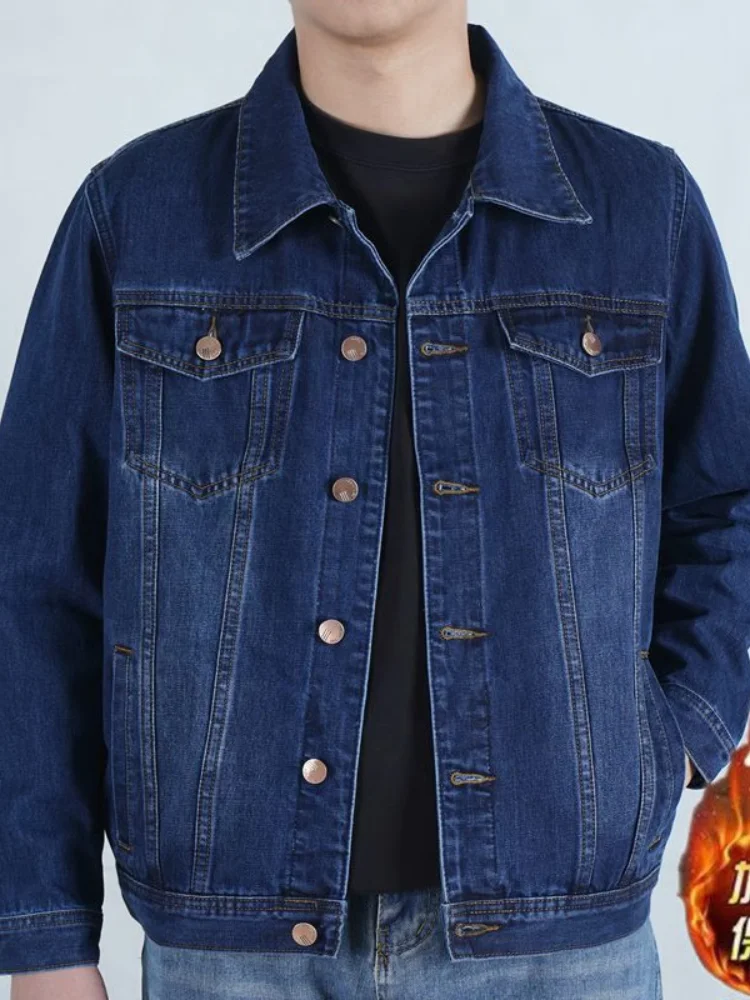 Модная зимняя утепленная джинсовая куртка свободного кроя в корейском стиле с отложным воротником для мужчин
Модная зимняя утепленная джинсовая куртка свободного кроя в корейском стиле с отложным воротником для мужчин