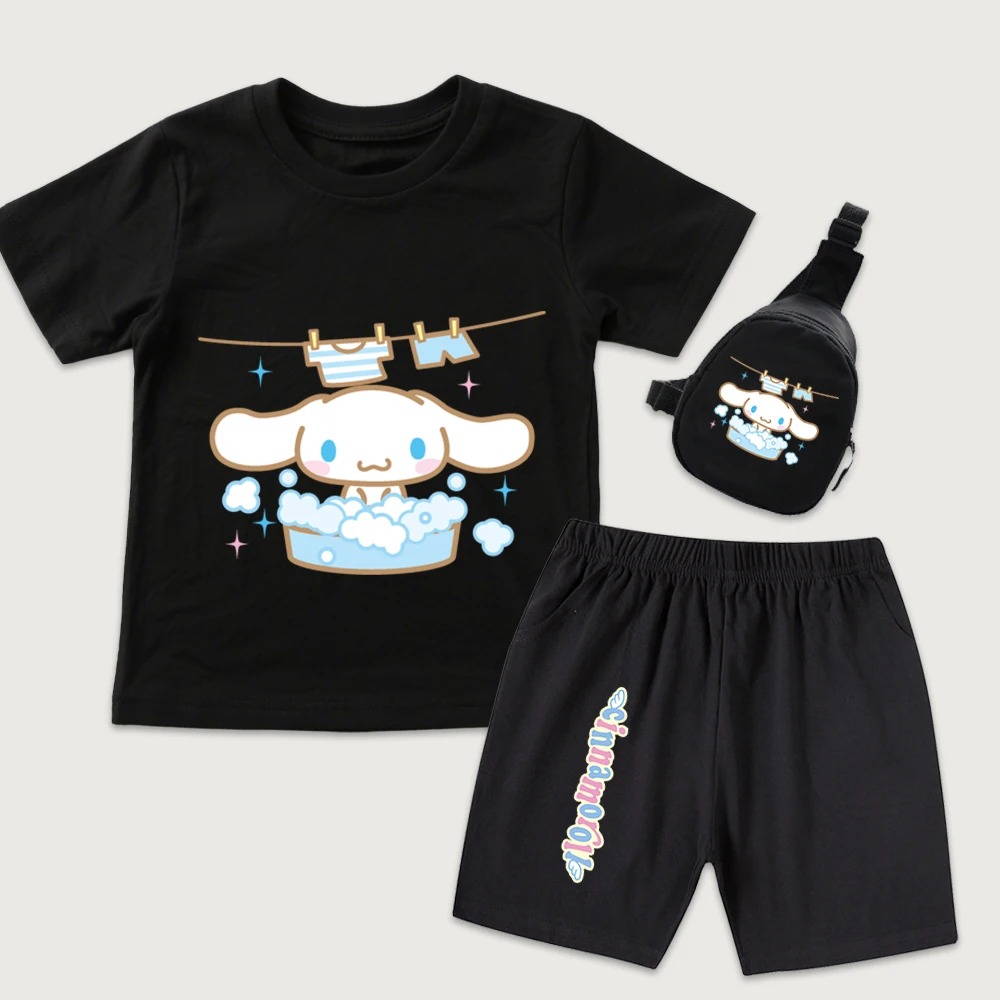 Комплект из 3 предметов: хлопковая футболка и шорты с принтом Cinnamoroll Laundry Day для мальчиков и девочек с мини-сумкой на грудь
Комплект из 3 предметов: хлопковая футболка и шорты с принтом Cinnamoroll Laundry Day для мальчиков и девочек с мини-сумкой на грудь