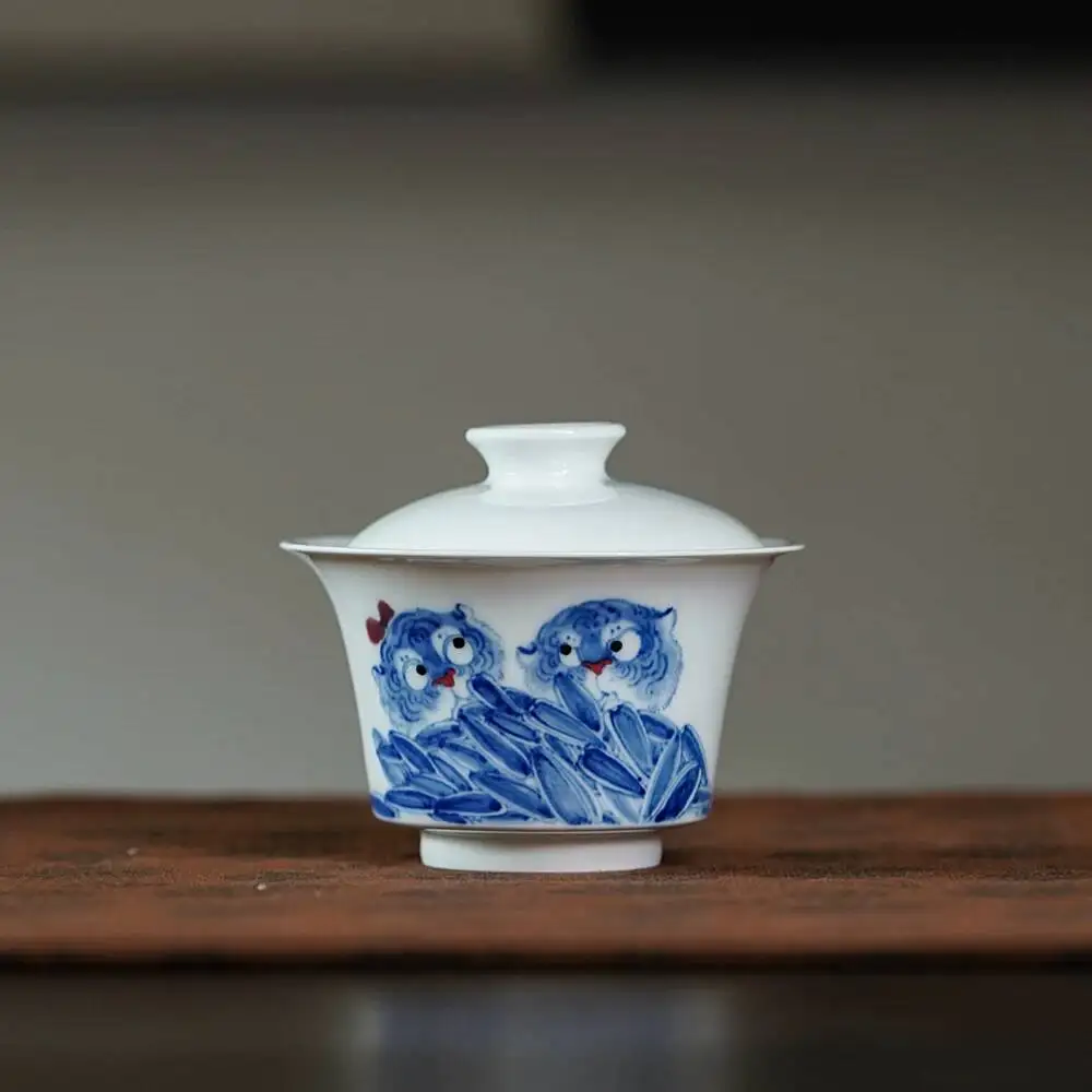 Yihu Chun Collection-Grade Ceramic Gaiwan By Renowned Artist Zhang Zhigang, Hand-Painted Underglaze Horseshoe-Shaped Bowl, Kung
Yihu Chun Collection-Grade Ceramic Gaiwan By Renowned Artist Zhang Zhigang, Hand-Painted Underglaze Horseshoe-Shaped Bowl, Kung