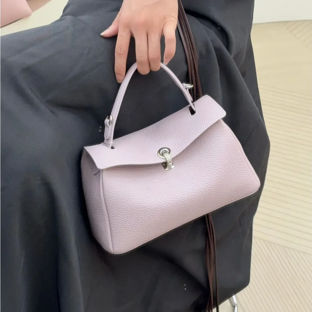 202 New Shoulder Bag Spring and Summer High-end Women's Texture Unique Fashion Simple Commuting Classic Versatile Crossbody
202 New Shoulder Bag Spring and Summer High-end Women's Texture Unique Fashion Simple Commuting Classic Versatile Crossbody