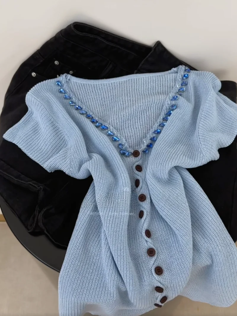 Blue Diamond Embedded V-Neck Short Sleeve Knitted Top Women's Summer New Design Slimming Self-Preserving Style Korean Version
Blue Diamond Embedded V-Neck Short Sleeve Knitted Top Women's Summer New Design Slimming Self-Preserving Style Korean Version