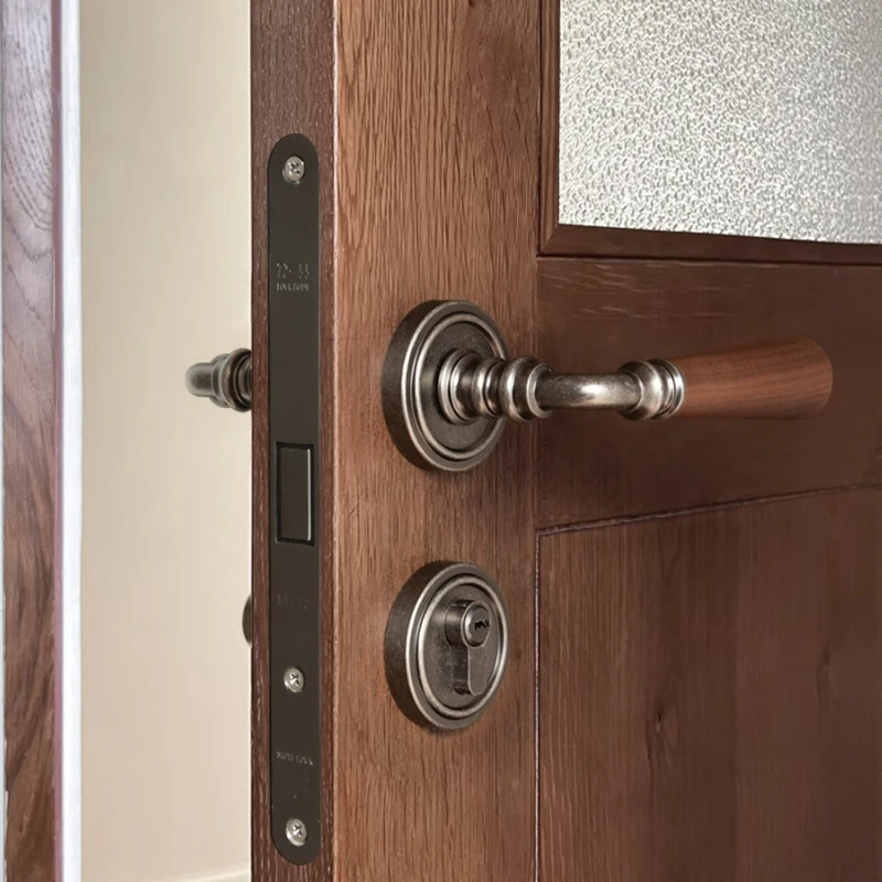 Universal French Antique Copper Bedroom Door Lock - Indoor Split Silent Magnetic Lock with American Retro Walnut Handle
Universal French Antique Copper Bedroom Door Lock - Indoor Split Silent Magnetic Lock with American Retro Walnut Handle