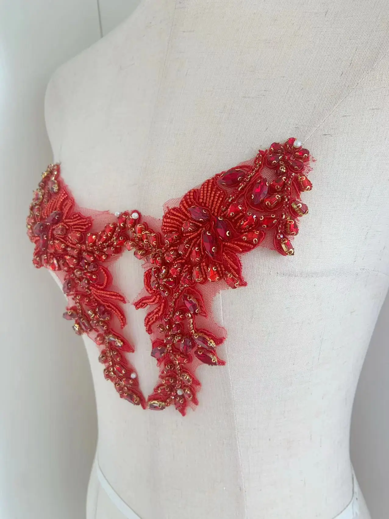 1 Pair Red Flower Diamond Leaves Rhinestone Bodice Patch Crystal Applique for Silver Corset,Bridal Dress,Costume,Haute Couture
1 Pair Red Flower Diamond Leaves Rhinestone Bodice Patch Crystal Applique for Silver Corset,Bridal Dress,Costume,Haute Couture