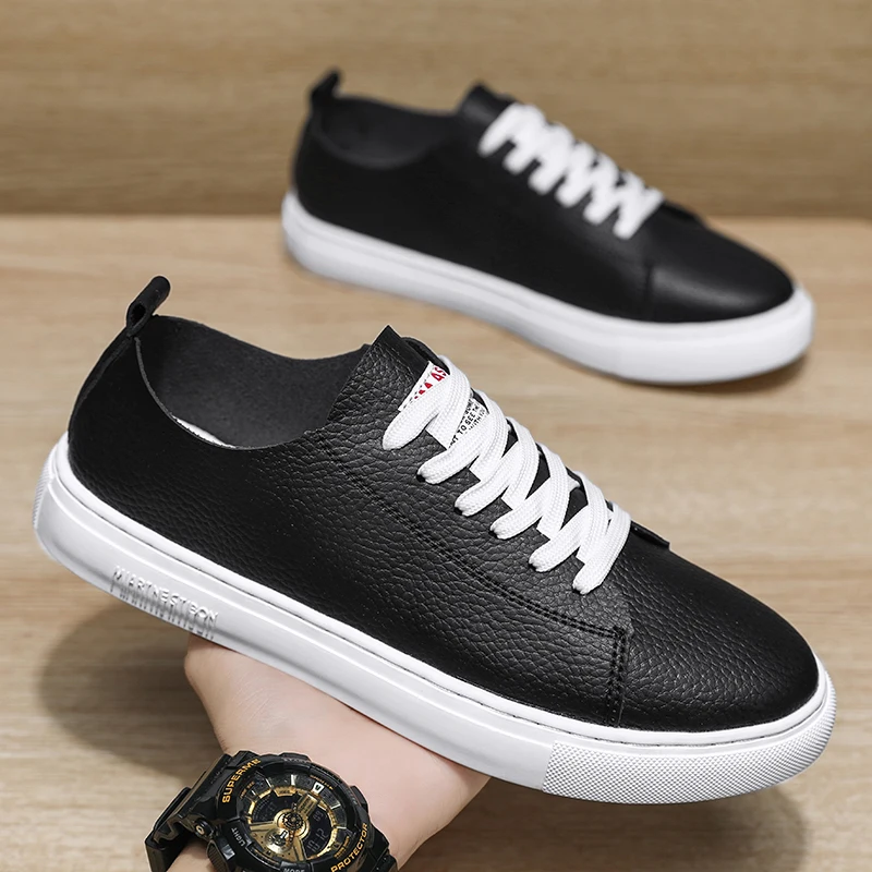 Hot Men's Casual Shoes Leather Sneakers Fashion White Black Male Vulcanized Shoes Non-slip Soft Men Shoes Lightweight Flat Shoe
Hot Men's Casual Shoes Leather Sneakers Fashion White Black Male Vulcanized Shoes Non-slip Soft Men Shoes Lightweight Flat Shoe