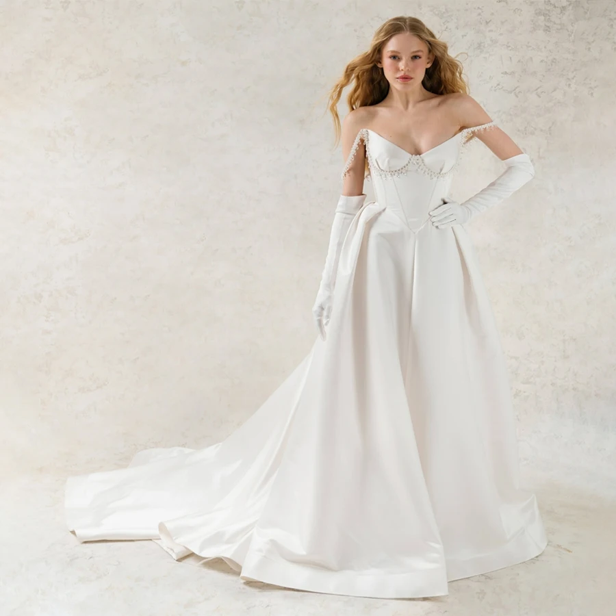 Customized Sweetheart With Beads Sleeveless Satin Wedding Dress A-Line Backless See Through And Zipper Evening Gowns
Customized Sweetheart With Beads Sleeveless Satin Wedding Dress A-Line Backless See Through And Zipper Evening Gowns