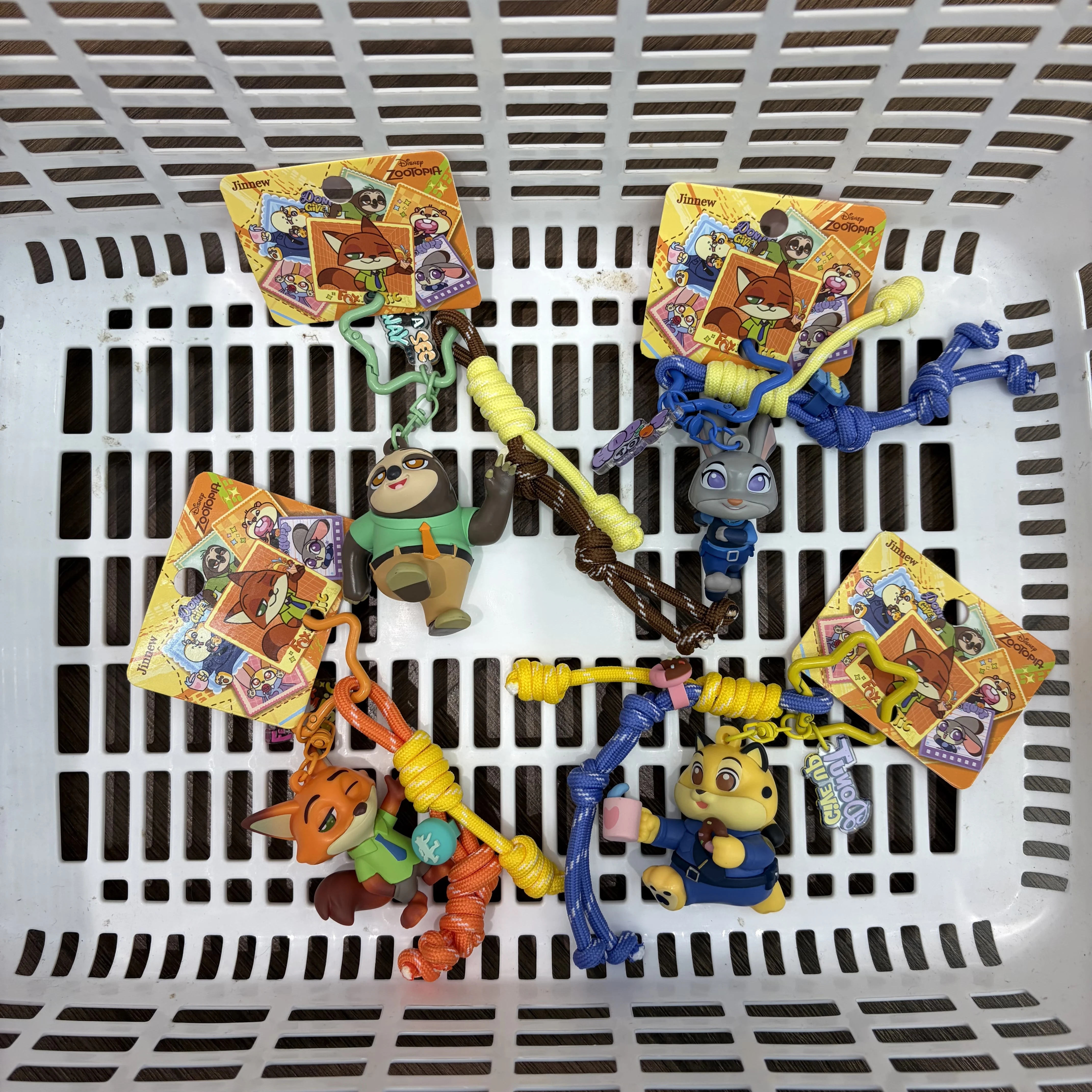 Disney Zootopia Fun Series Basic Keychain Cute Cartoon Character Pendant Simple Collectible Gift for Kids Fans
Disney Zootopia Fun Series Basic Keychain Cute Cartoon Character Pendant Simple Collectible Gift for Kids Fans