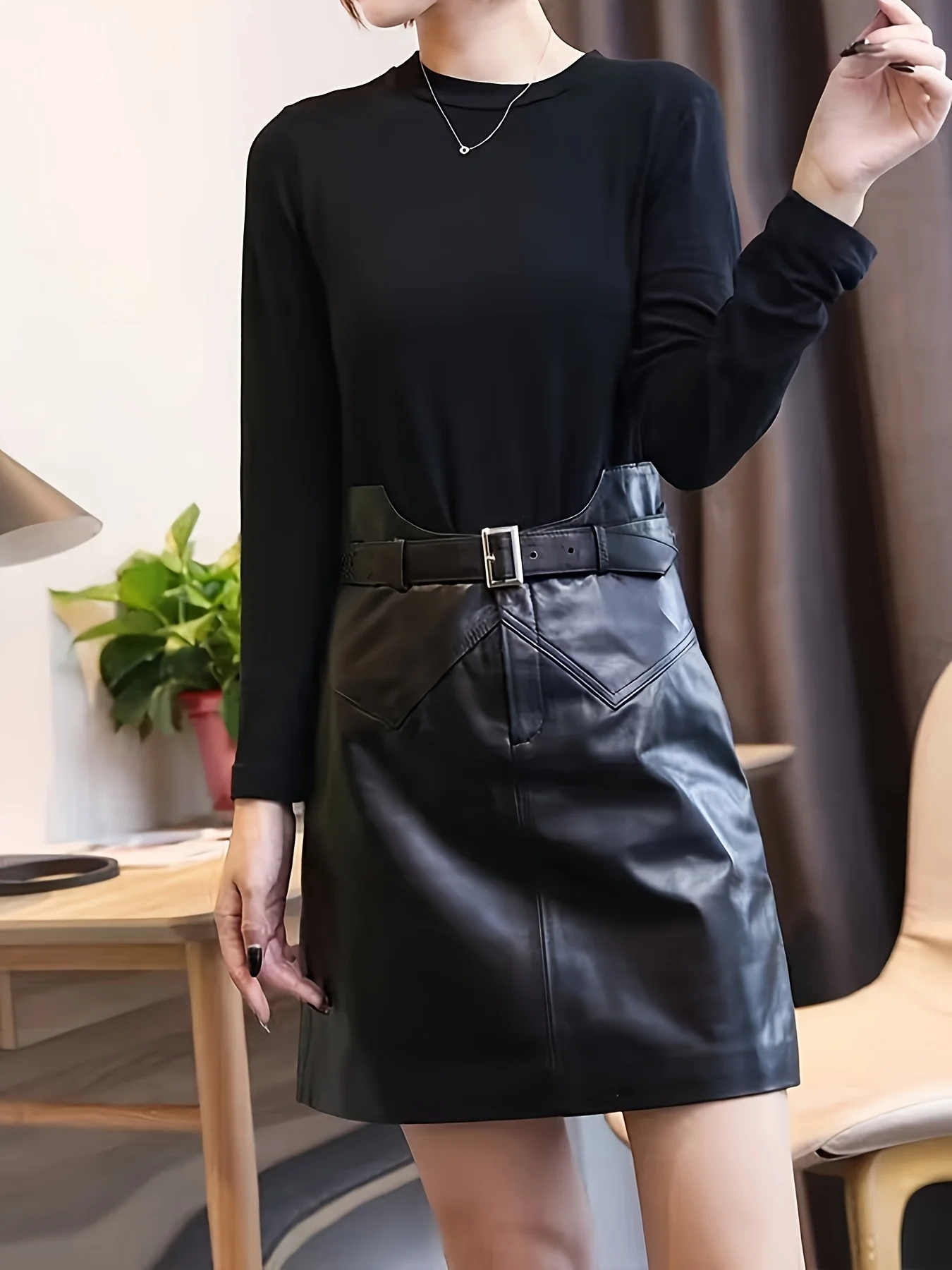 Elegant temperament fashion popular high-waisted PU leather skirt women's fashion half-length A-line hip-around short skirt
Elegant temperament fashion popular high-waisted PU leather skirt women's fashion half-length A-line hip-around short skirt
