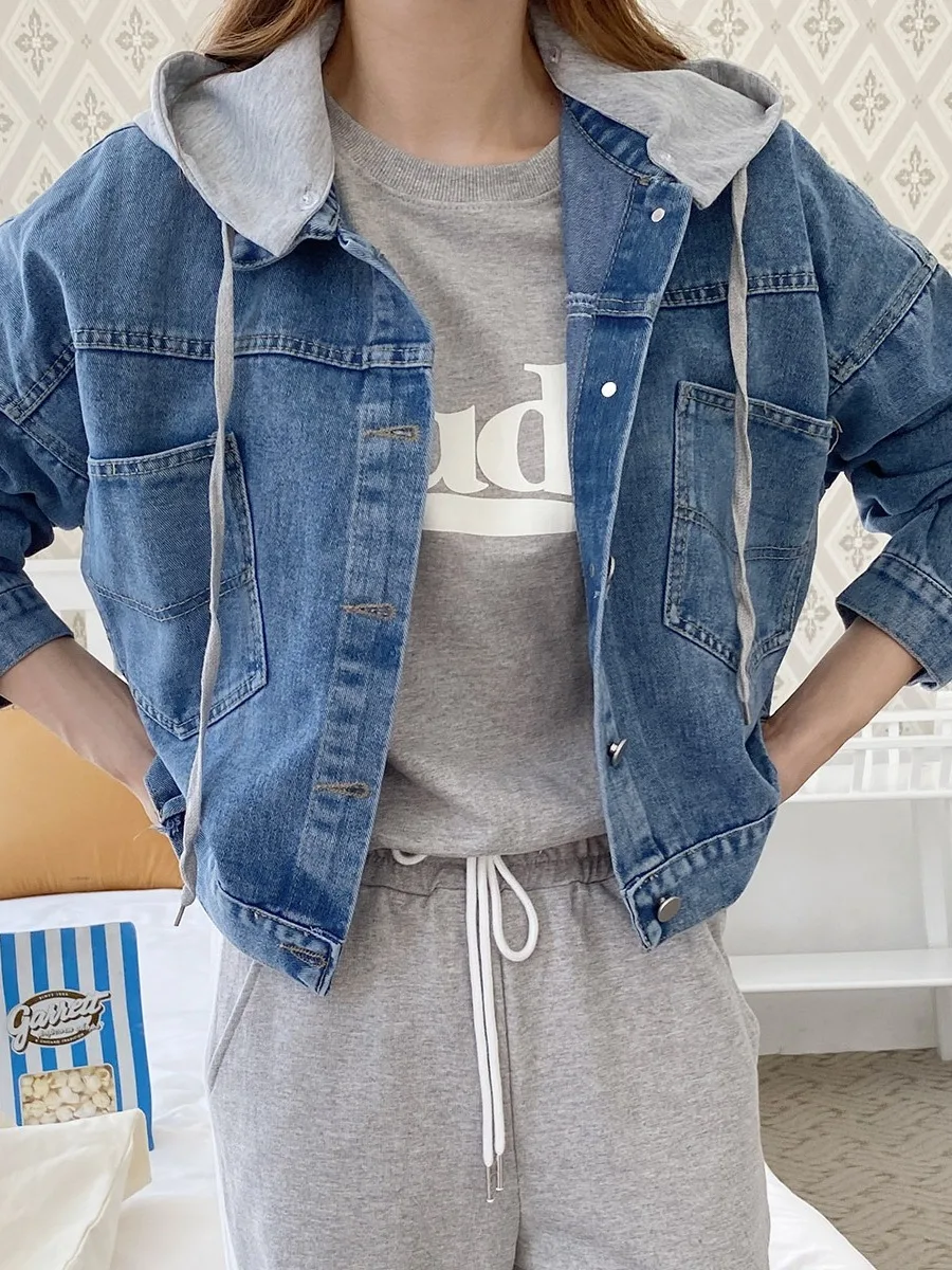 Spring 2026 Chic Fashion Short Denim Jacket Women's Detachable Button Back Design Top with Hat Korean Loose Fit Long Sleeve
Spring 2026 Chic Fashion Short Denim Jacket Women's Detachable Button Back Design Top with Hat Korean Loose Fit Long Sleeve
