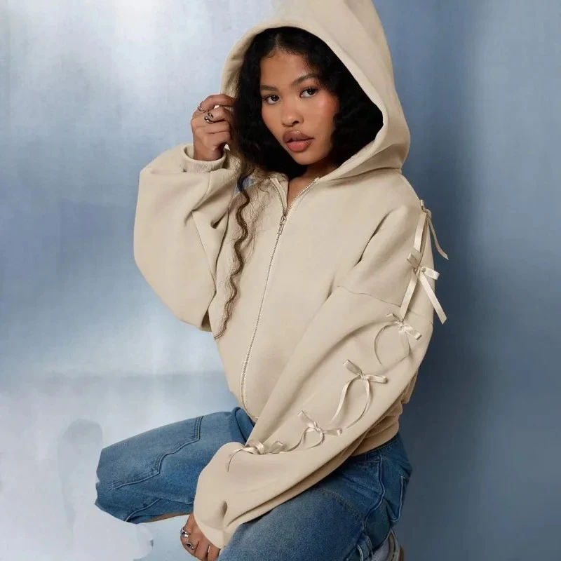 Новая трансграничная толстовка на осень и зиму с галстуком-бабочкой — это короткая стильная свободная флисовая куртка с капюшоном и длинными рукавами.
Новая трансграничная толстовка на осень и зиму с галстуком-бабочкой — это короткая стильная свободная флисовая куртка с капюшоном и длинными рукавами.