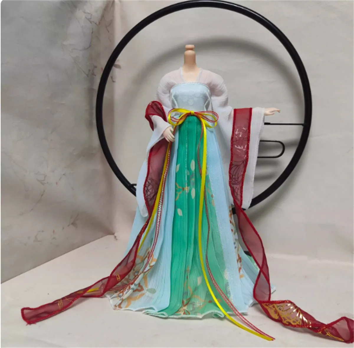 1/6 Classical Long Dress Female Hanfu Chinese Outfit Ancient Skirt Clothes Toys Model Fit Soldier Action Figure Customize
1/6 Classical Long Dress Female Hanfu Chinese Outfit Ancient Skirt Clothes Toys Model Fit Soldier Action Figure Customize
