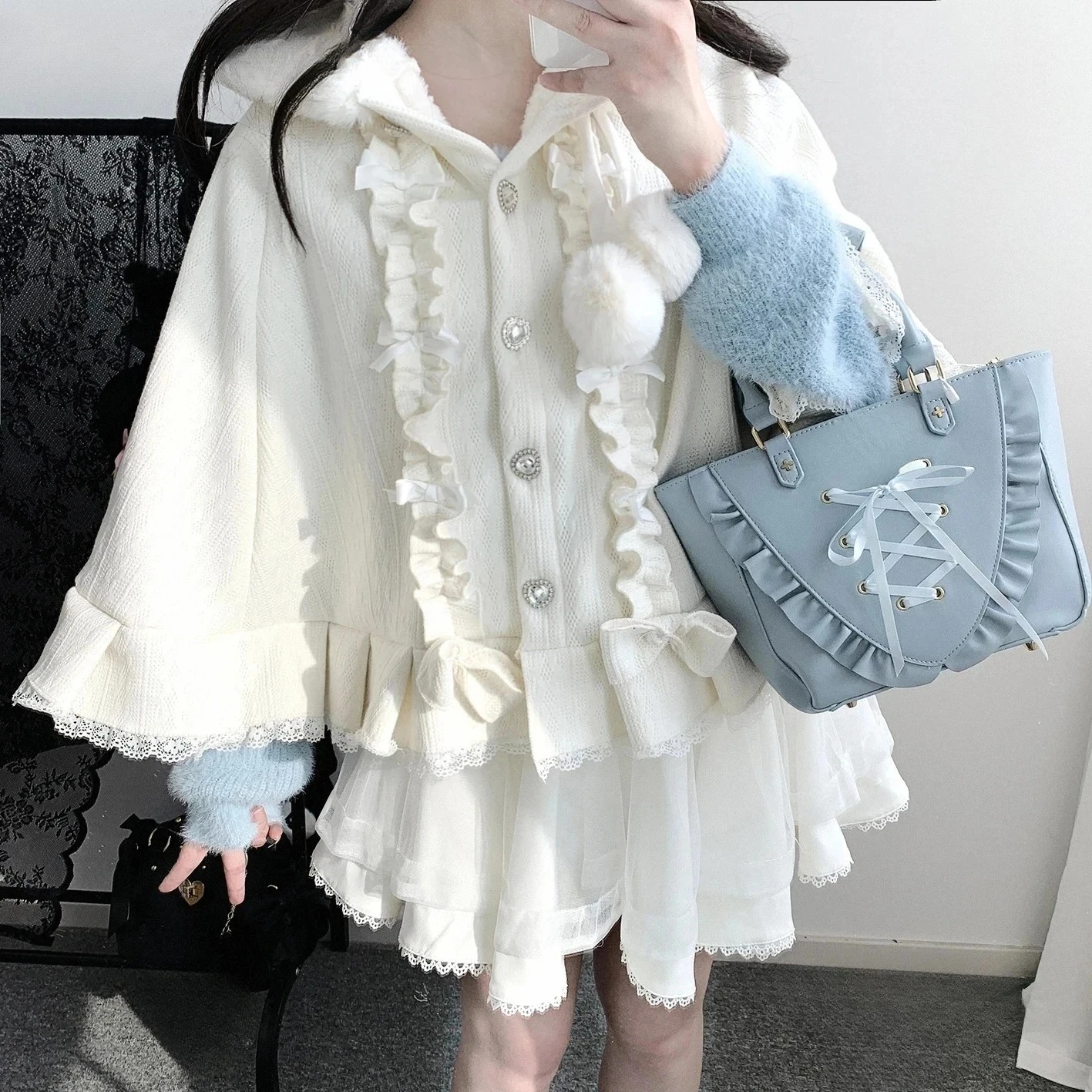 Японская накидка в стиле Лолиты, пальто, милое кавайное женское пальто с бантом и оборками, мягкие пончо с капюшоном, верхняя одежда в виде флакона, осенне-зимняя женская одежда
Японская накидка в стиле Лолиты, пальто, милое кавайное женское пальто с бантом и оборками, мягкие пончо с капюшоном, верхняя одежда в виде флакона, осенне-зимняя женская одежда