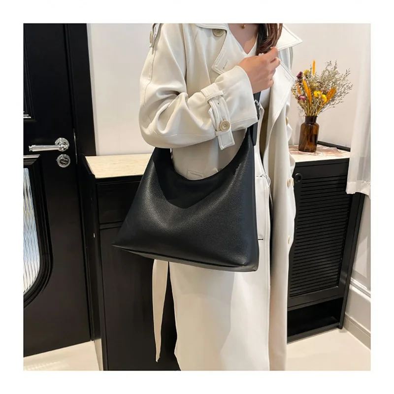 Роскошная женская сумка через плечо из кожи премиум-класса с Парижским повседневным элегантным легким повседневным эффектом
Роскошная женская сумка через плечо из кожи премиум-класса с Парижским повседневным элегантным легким повседневным эффектом 