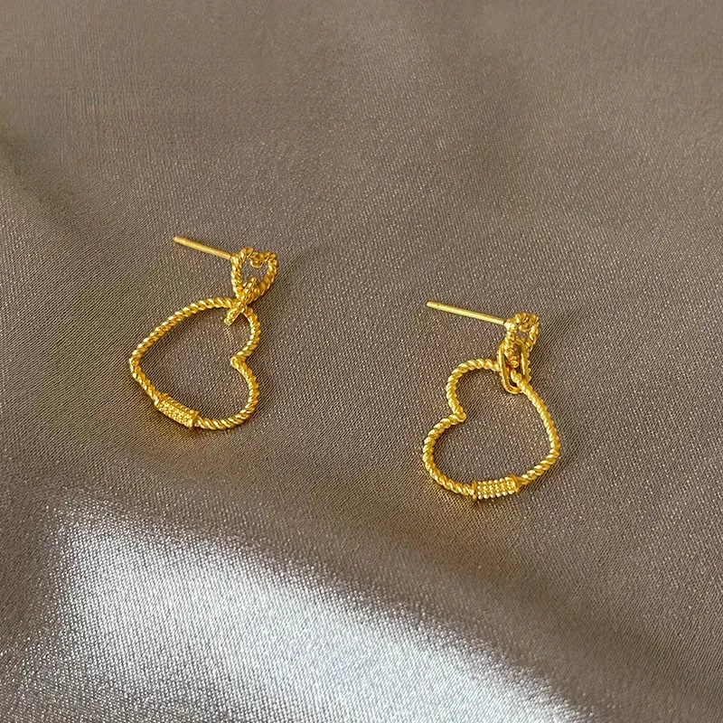 High quality AU750 18K gold simple and fashionable heart-shaped women's style earrings luxurious jewelry gift
High quality AU750 18K gold simple and fashionable heart-shaped women's style earrings luxurious jewelry gift