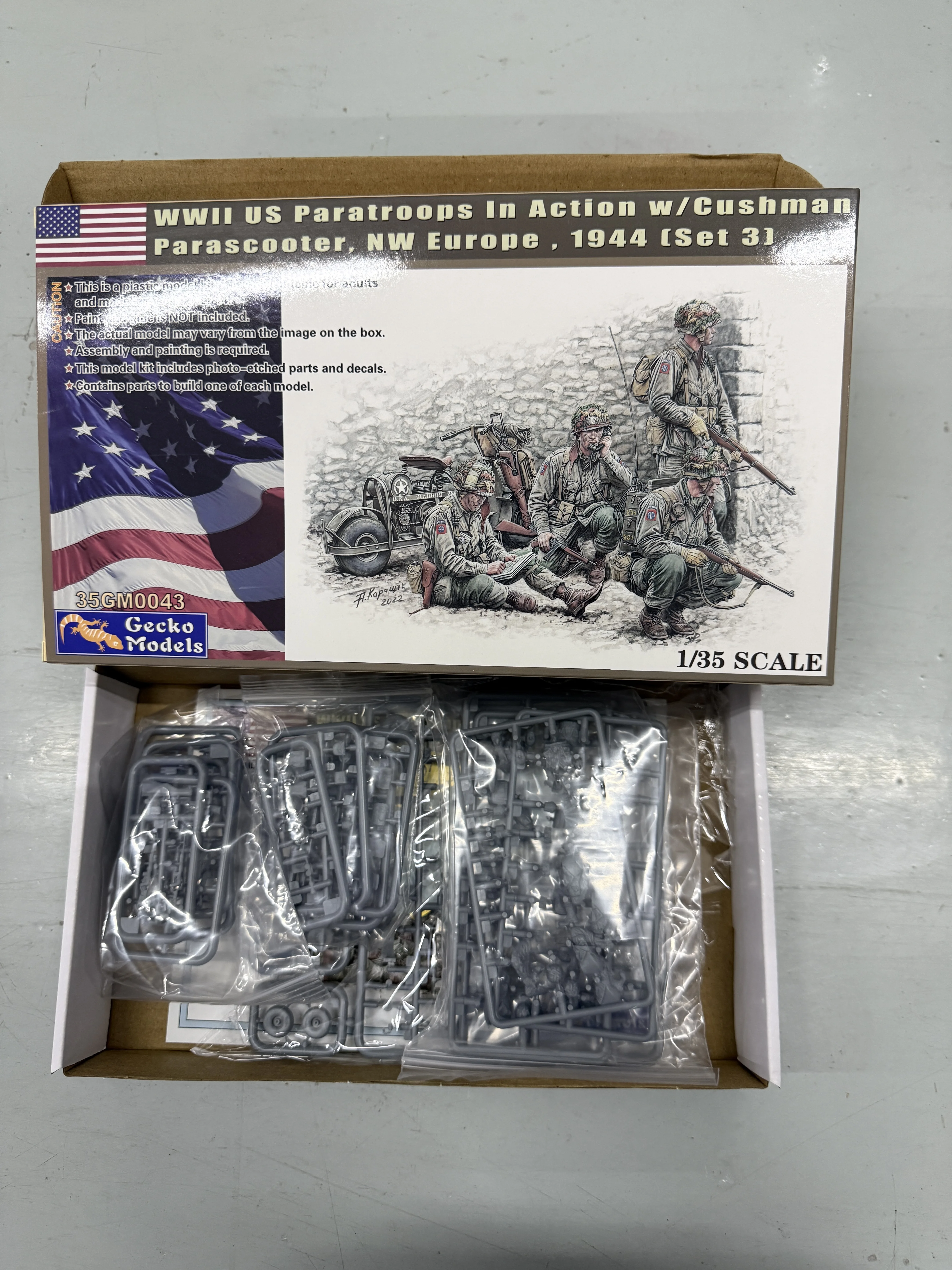 Gecko model 1/35 35GM0043 American paratroopers in action Cushman paratroopers model building kits,for birthday toys
Gecko model 1/35 35GM0043 American paratroopers in action Cushman paratroopers model building kits,for birthday toys