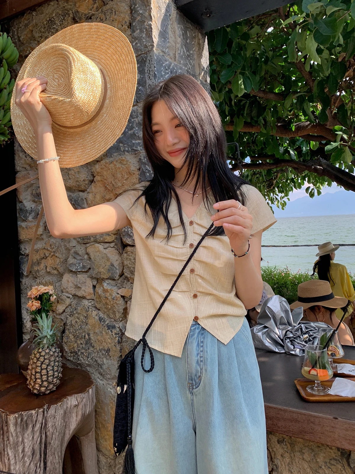 SISILYON Women's Slim Fit irt V-Ne Pleated Design Summer ort Sve Cotton-Like Polyester Top Korean Sle Straight Cut
SISILYON Women's Slim Fit irt V-Ne Pleated Design Summer ort Sve Cotton-Like Polyester Top Korean Sle Straight Cut