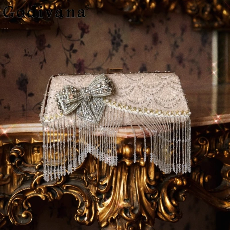 Original Design Princess Style Retro Elegant Handbag 2025 New Women's Fashion Heavy Industry Bow Shiny Clutch Bags
Original Design Princess Style Retro Elegant Handbag 2025 New Women's Fashion Heavy Industry Bow Shiny Clutch Bags