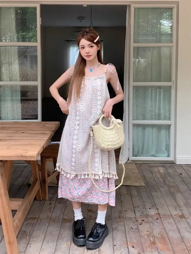 Bohemian Holiday Style Off-Shoulder Floral Print A-Line Dress with Tassel Detail Sweet Summer Long Gown Fake Two-Piece Set
Bohemian Holiday Style Off-Shoulder Floral Print A-Line Dress with Tassel Detail Sweet Summer Long Gown Fake Two-Piece Set