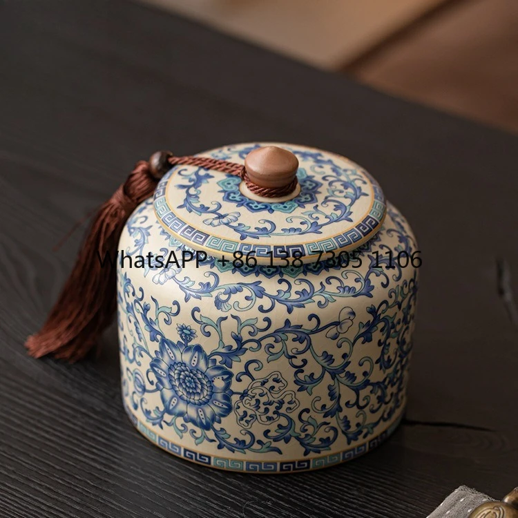 Blue and white Ru kiln ceramic tea pot greenwhite tea Pu'er tea moisture-proof tank Chinese sealed storage tank
Blue and white Ru kiln ceramic tea pot greenwhite tea Pu'er tea moisture-proof tank Chinese sealed storage tank