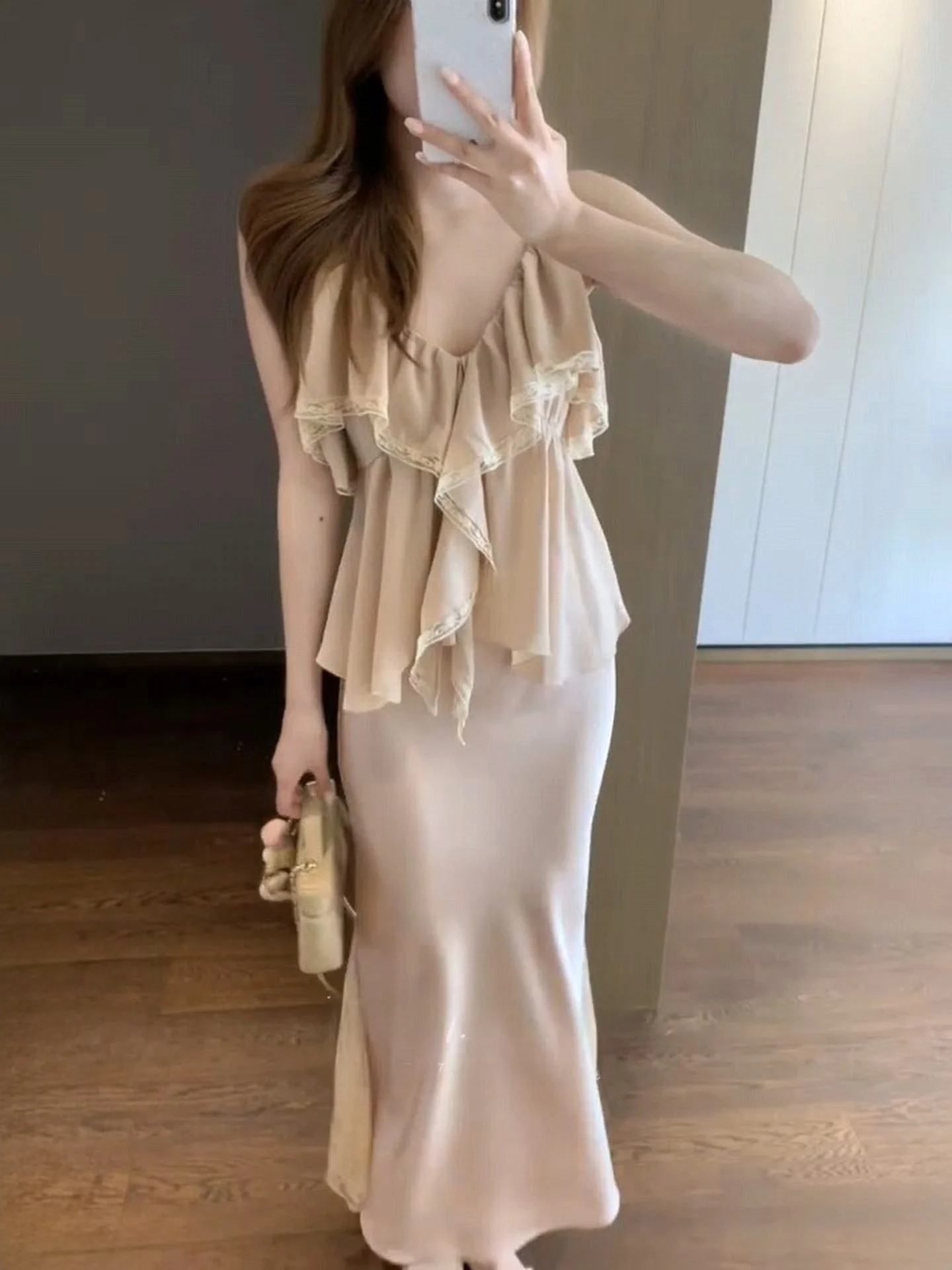 Vacation Style Satin Two-Piece Set Women's V-Neck Sleeveless Top And High Waist Fish Tail Half-length Skirt Floral Lace Trim
Vacation Style Satin Two-Piece Set Women's V-Neck Sleeveless Top And High Waist Fish Tail Half-length Skirt Floral Lace Trim