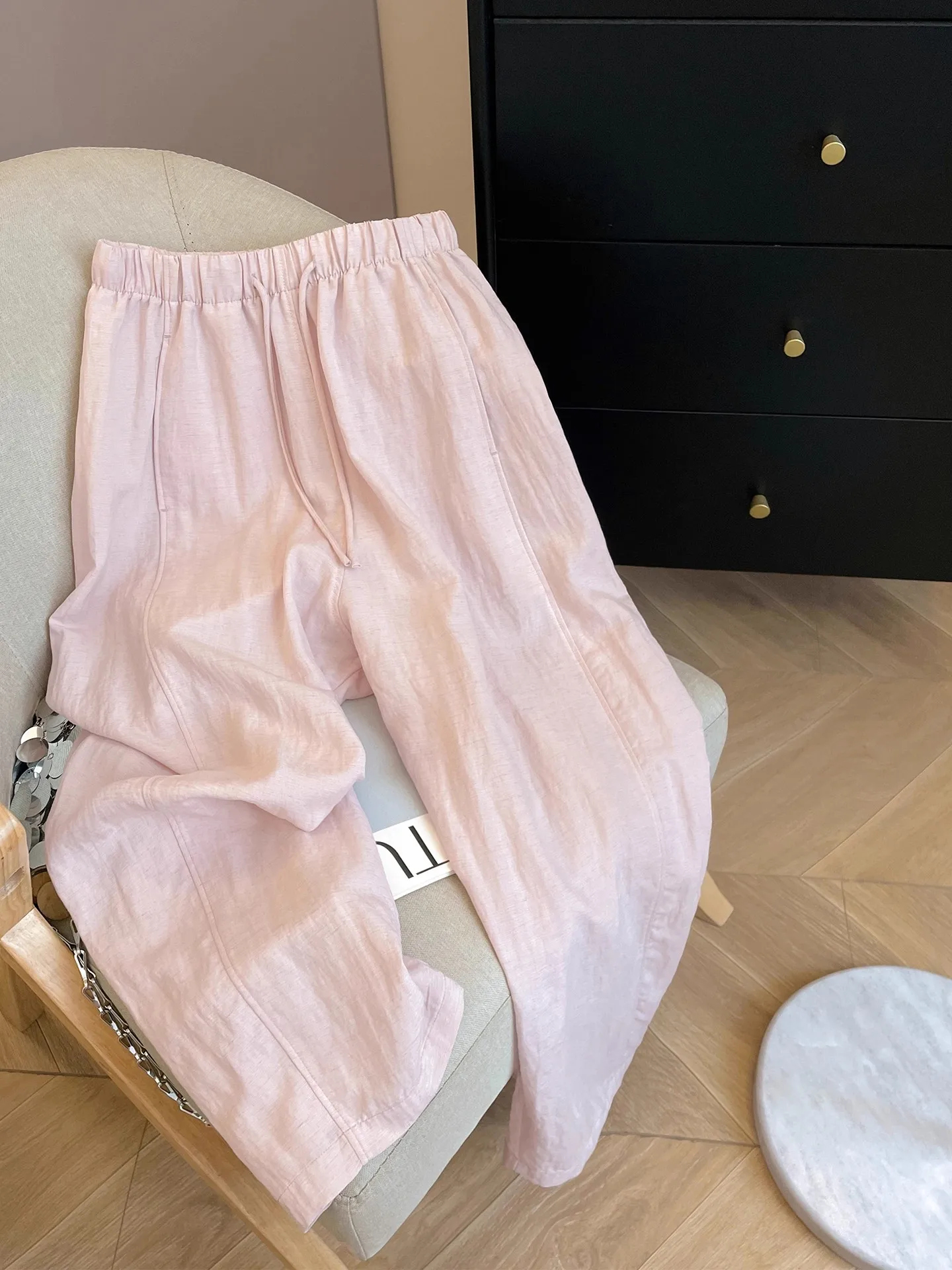 Модные женские повседневные брюки с высокой талией, свободные, широкие, прямого кроя, универсальные, удобные, длинные
Модные женские повседневные брюки с высокой талией, свободные, широкие, прямого кроя, универсальные, удобные, длинные