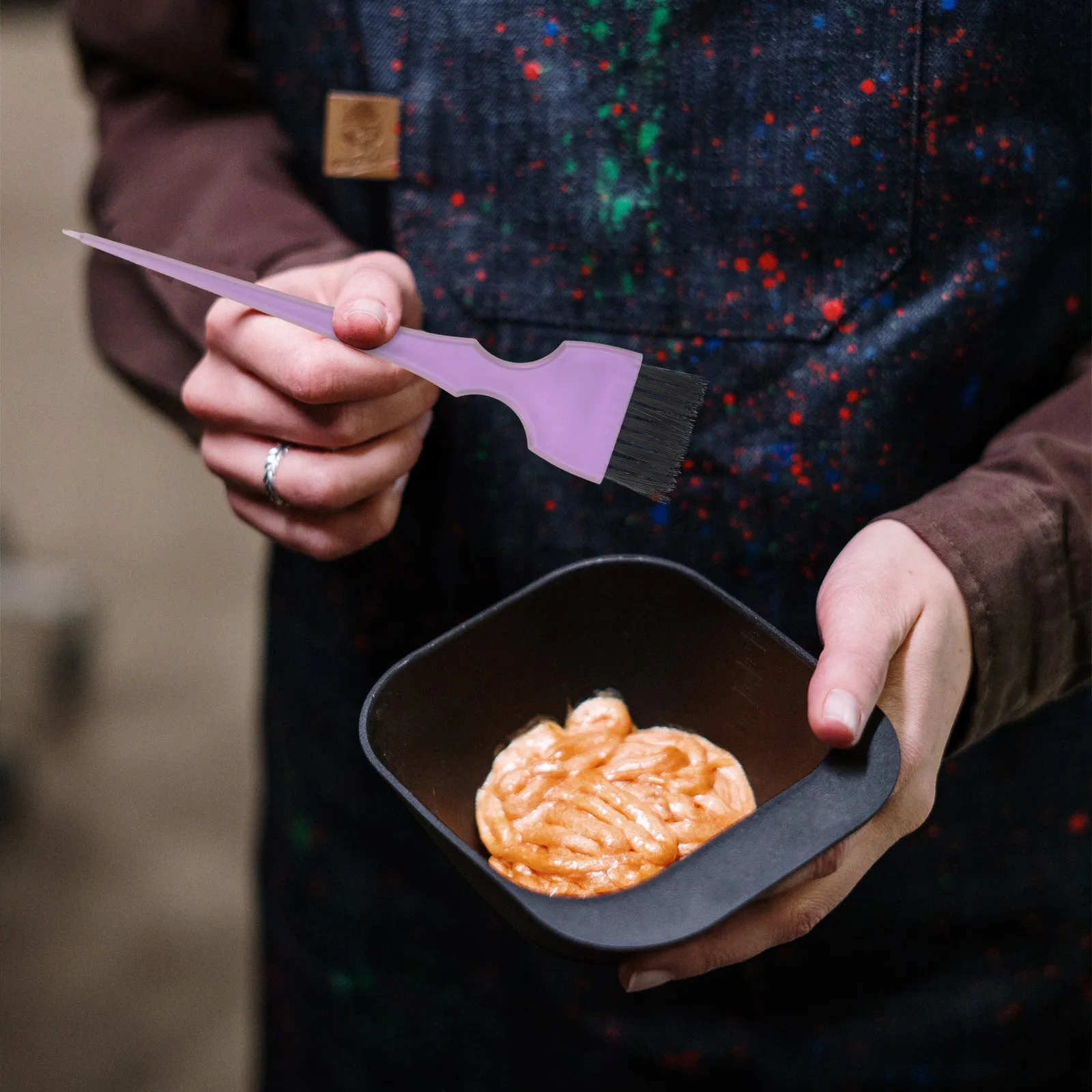 Набор из 6 кистей-расчесок для окрашивания волос с удобной ручкой для самостоятельного окрашивания, профессиональный инструмент для домашнего использования и салонов красоты
Набор из 6 кистей-расчесок для окрашивания волос с удобной ручкой для самостоятельного окрашивания, профессиональный инструмент для домашнего использования и салонов красоты