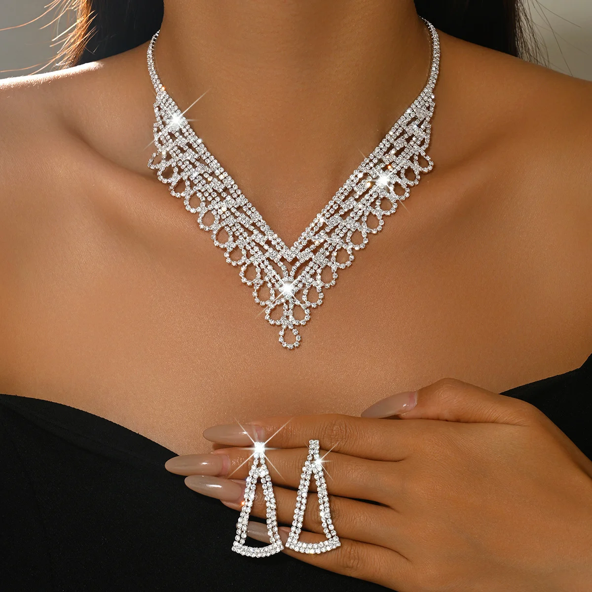 New V-shaped geometric necklace and earrings set - wedding jewelry, fashionable and luxurious zirconium jewelry collection
New V-shaped geometric necklace and earrings set - wedding jewelry, fashionable and luxurious zirconium jewelry collection