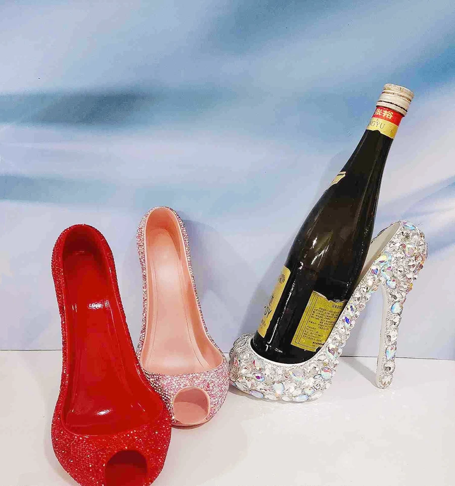 Creative Crystal Diamond High Heels Wine Rack Handmade Resin Shoes Figurine Decorations for Home Party Bar Cabinet Wine Holder
Creative Crystal Diamond High Heels Wine Rack Handmade Resin Shoes Figurine Decorations for Home Party Bar Cabinet Wine Holder