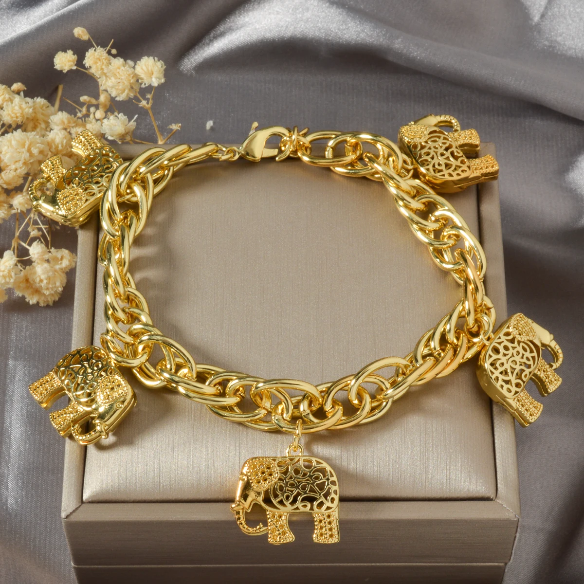 Vintage Gold Plated Elephant Charm Bracelet for Women Hollow Out Lucky Link Chain Bracelets Fashion Statement Jewelry Gift
Vintage Gold Plated Elephant Charm Bracelet for Women Hollow Out Lucky Link Chain Bracelets Fashion Statement Jewelry Gift