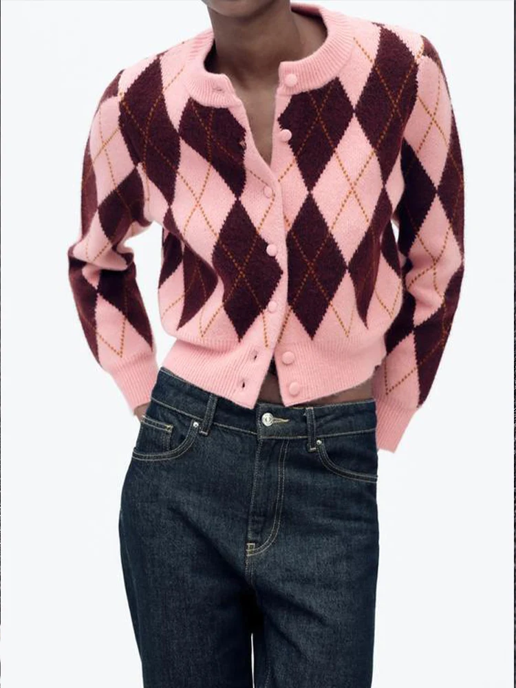 European and American style women's clothing new style diamond pattern jacquard round neck long sleeve casual knitted jacket
European and American style women's clothing new style diamond pattern jacquard round neck long sleeve casual knitted jacket