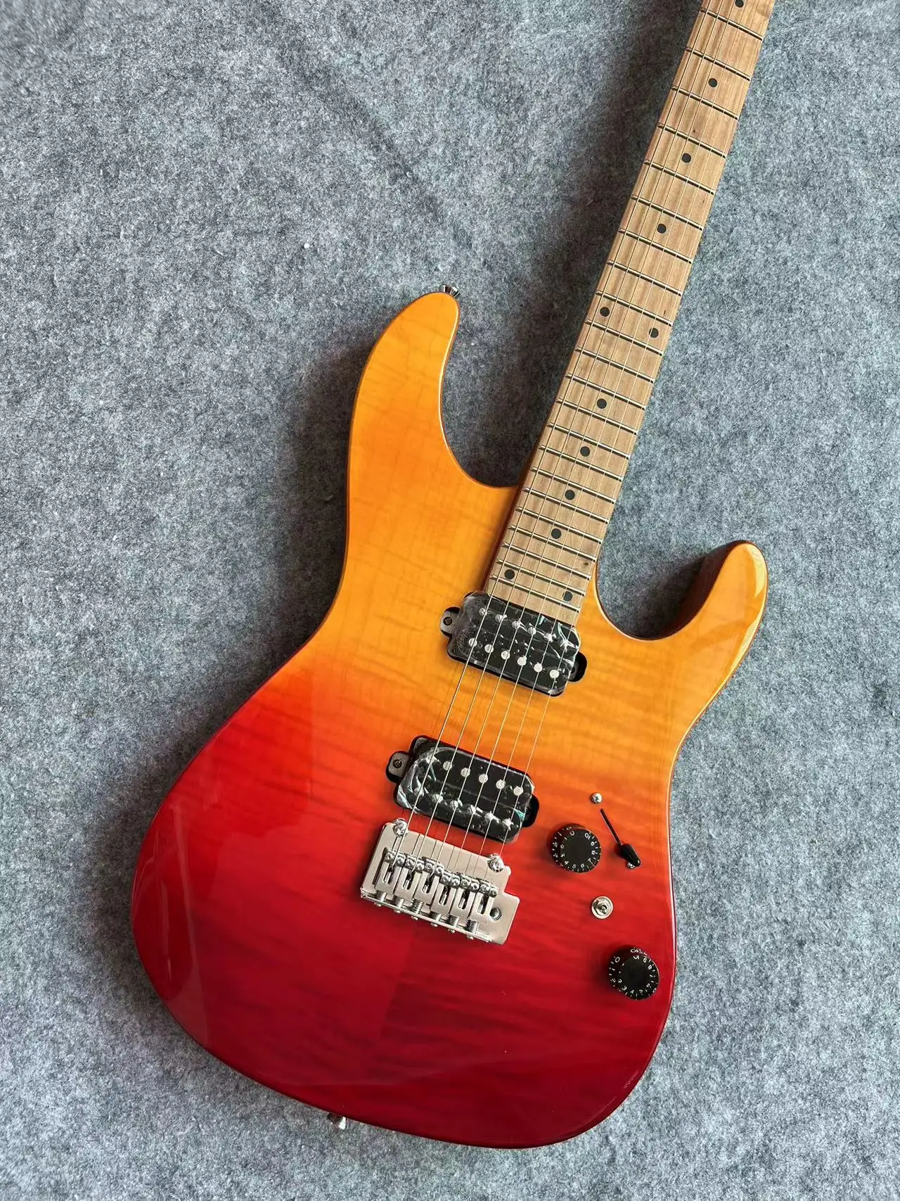 Electric guitar, factory customized, maple neck, peach blossom heart body, multiple colors, in stock, fast and free shipping G12
Electric guitar, factory customized, maple neck, peach blossom heart body, multiple colors, in stock, fast and free shipping G12