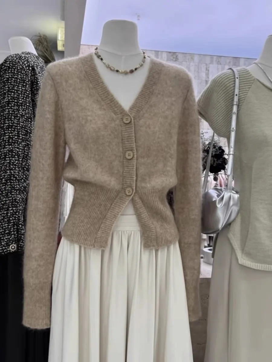 Women Short Knit Cardigan V Neck Waist Cropped Jacket Autumn Winter Layering Top Luxe Basic Shirt Coat
Women Short Knit Cardigan V Neck Waist Cropped Jacket Autumn Winter Layering Top Luxe Basic Shirt Coat