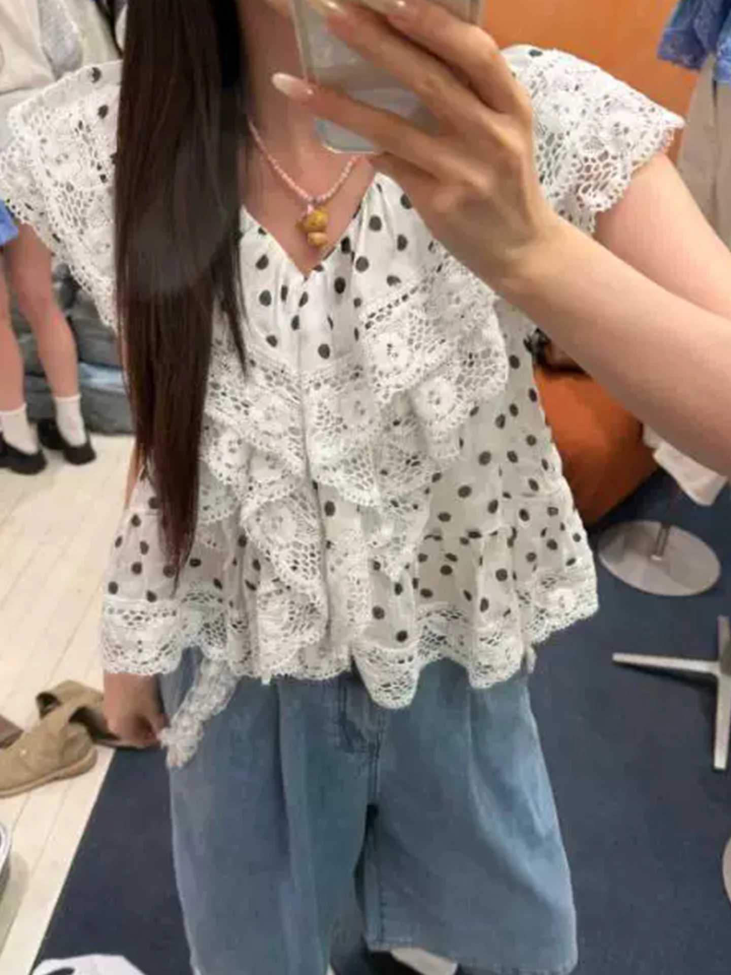 Summer New Style Sweet Polka Dot Heavy Lace Trim Splicing Pleated V-neck Short Sleeve Blouse Women's Korean Loose Fit Shirt
Summer New Style Sweet Polka Dot Heavy Lace Trim Splicing Pleated V-neck Short Sleeve Blouse Women's Korean Loose Fit Shirt