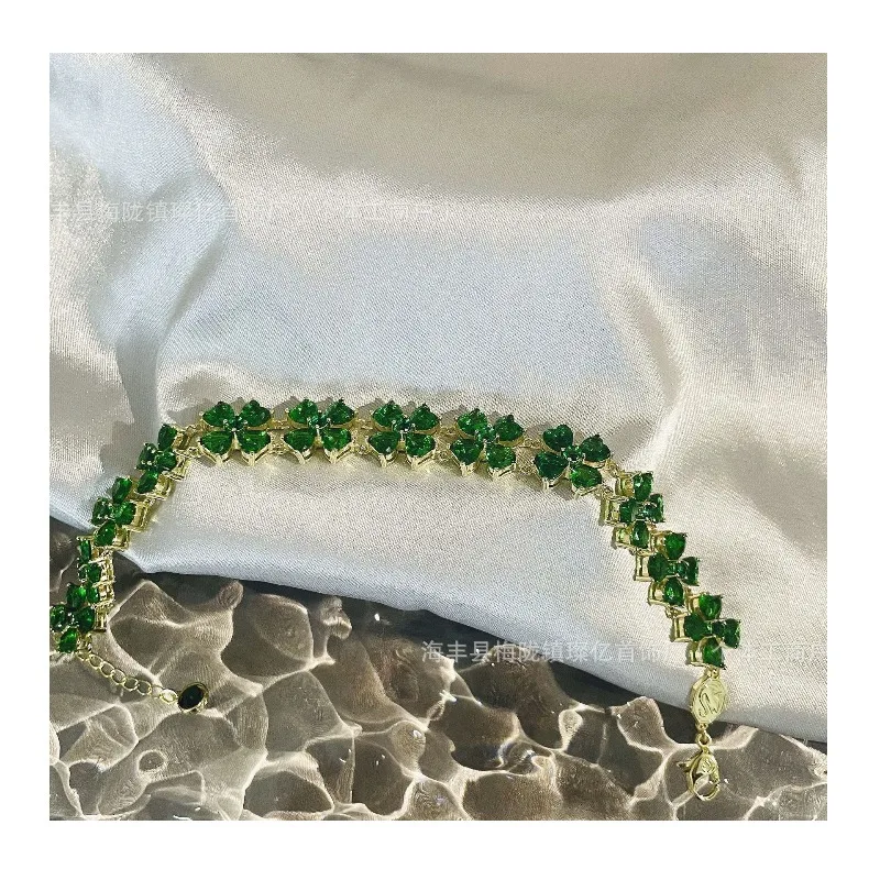 Shijia Seiko Edition Jewelry Green Crystal Inlaid Green Oil Pastoral Feeling Petal Bracelet Earrings Light Luxury Niche
Shijia Seiko Edition Jewelry Green Crystal Inlaid Green Oil Pastoral Feeling Petal Bracelet Earrings Light Luxury Niche