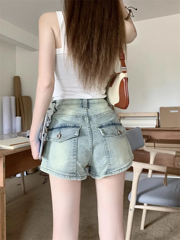 Fashionable Spicy Girl Denim Shorts Straight Leg A-Line Hot Pants Back Pocket Slimming Summer New Arrival Women's Jeans
Fashionable Spicy Girl Denim Shorts Straight Leg A-Line Hot Pants Back Pocket Slimming Summer New Arrival Women's Jeans