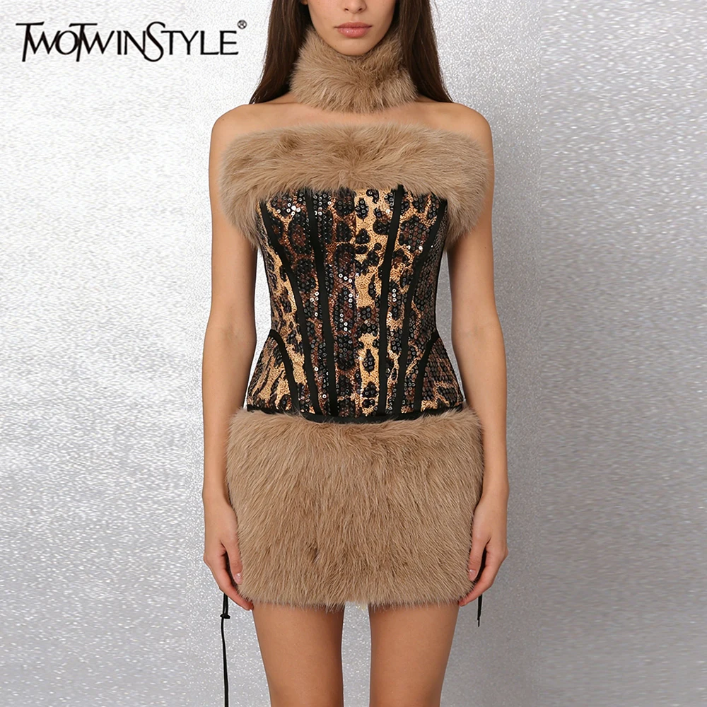 TWOTWINSTYLE Leopard Three Piece Set for Women Strapless Sequin Vest Faux Fur Trim Low Waist Skirt with Scarf for Theme Parties
TWOTWINSTYLE Leopard Three Piece Set for Women Strapless Sequin Vest Faux Fur Trim Low Waist Skirt with Scarf for Theme Parties