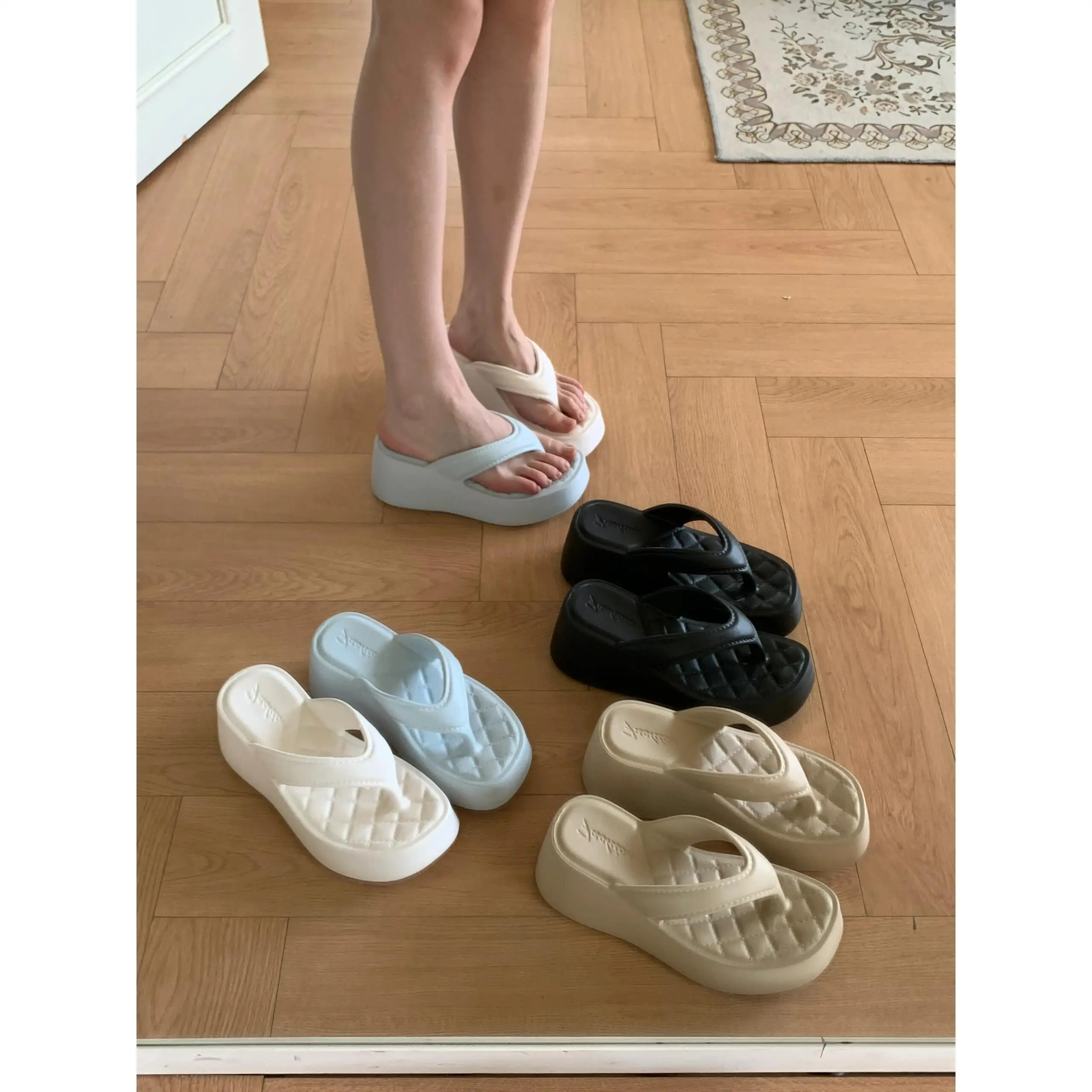 Vacation Thong Slippers Extend Leg Length Thick Bottom Anti-Slip Soft Sole Women's Shoes Korean Style EVA Material Daily Wear
Vacation Thong Slippers Extend Leg Length Thick Bottom Anti-Slip Soft Sole Women's Shoes Korean Style EVA Material Daily Wear