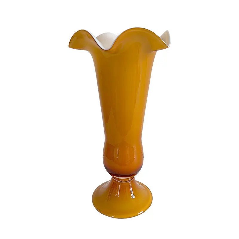 Medieval French retro vase milk tea color gradual change flower glazed flower arrangement advanced sense
Medieval French retro vase milk tea color gradual change flower glazed flower arrangement advanced sense