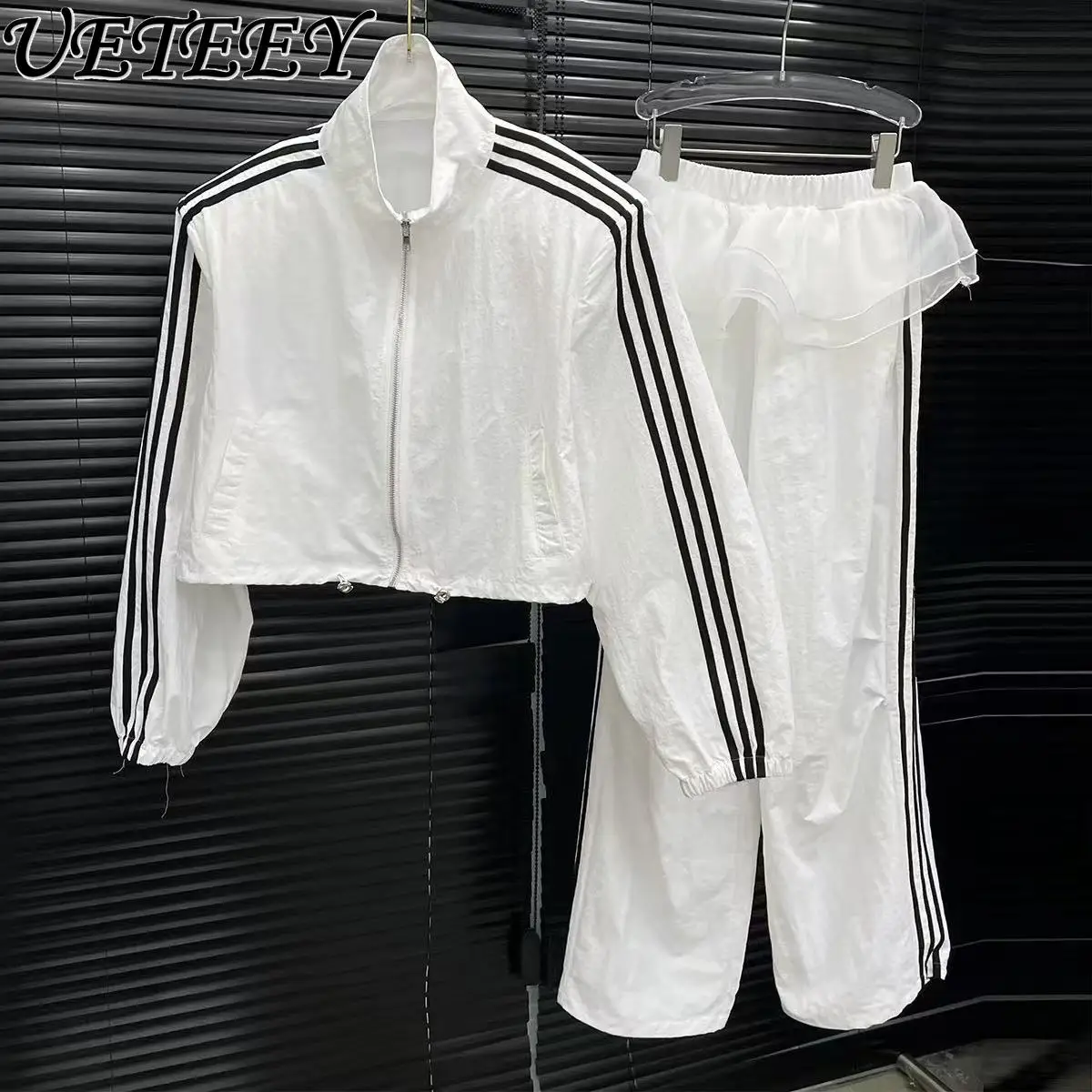 2025 Summer Lace Sports Fashion Suit Women's Long Sleeve Sunscreen Short Jacket + Elastic Waist Casual Pants Two Piece Set
2025 Summer Lace Sports Fashion Suit Women's Long Sleeve Sunscreen Short Jacket + Elastic Waist Casual Pants Two Piece Set