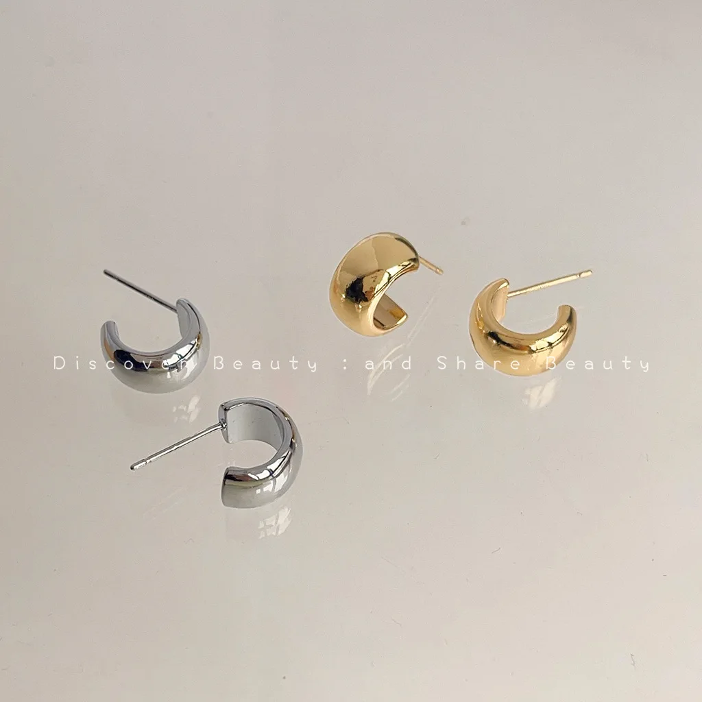 DIY accessories Fashion high sense arc metal stud earrings niche design sense fashionable earrings personality temperament cold
DIY accessories Fashion high sense arc metal stud earrings niche design sense fashionable earrings personality temperament cold