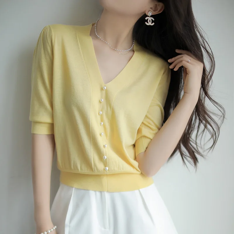 Short Sleeved Ice Silk V-neck Sweater T-shirt 2025 Summer New Loose Thin Knitted Top Temperament Button Slim Tee For Women
Short Sleeved Ice Silk V-neck Sweater T-shirt 2025 Summer New Loose Thin Knitted Top Temperament Button Slim Tee For Women
