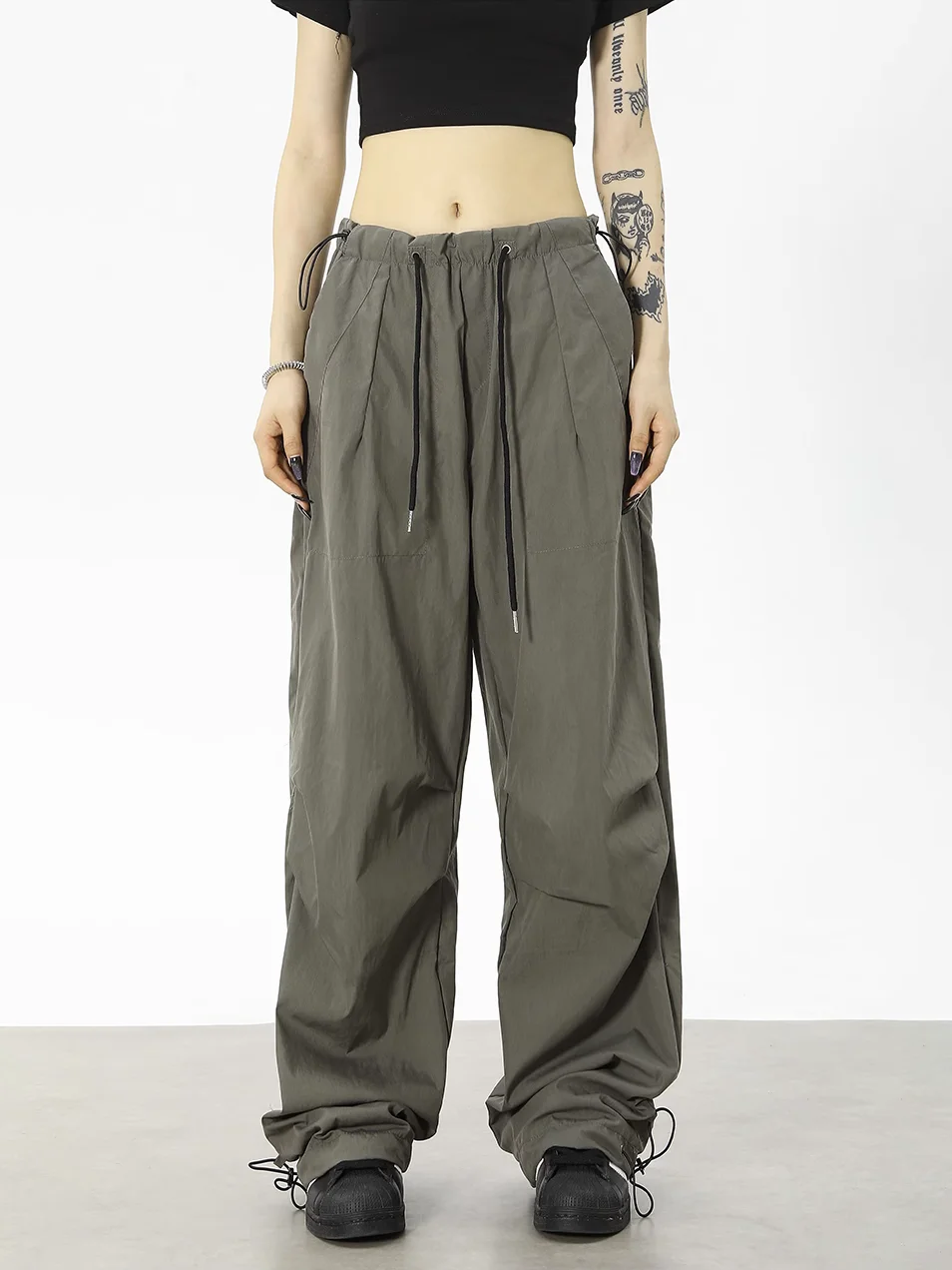 American Casual Lazy Loose Fit Workwear Paratrooper Pants Women Straight Leg Wide Leg Parachute Pants Quick Dry Pants
American Casual Lazy Loose Fit Workwear Paratrooper Pants Women Straight Leg Wide Leg Parachute Pants Quick Dry Pants