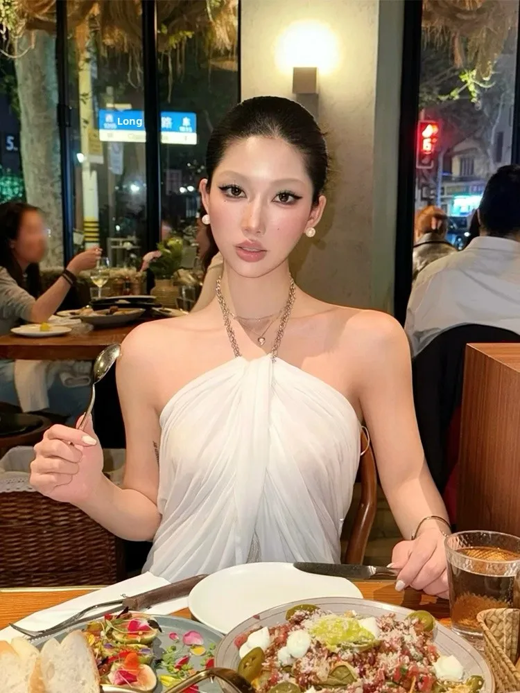 Elegant Women's Lace Trim Halter Neck Vest Sexy Beaded Heavy Embroidery Pure Desire Matching Inner Wear Polyester Fiber
Elegant Women's Lace Trim Halter Neck Vest Sexy Beaded Heavy Embroidery Pure Desire Matching Inner Wear Polyester Fiber