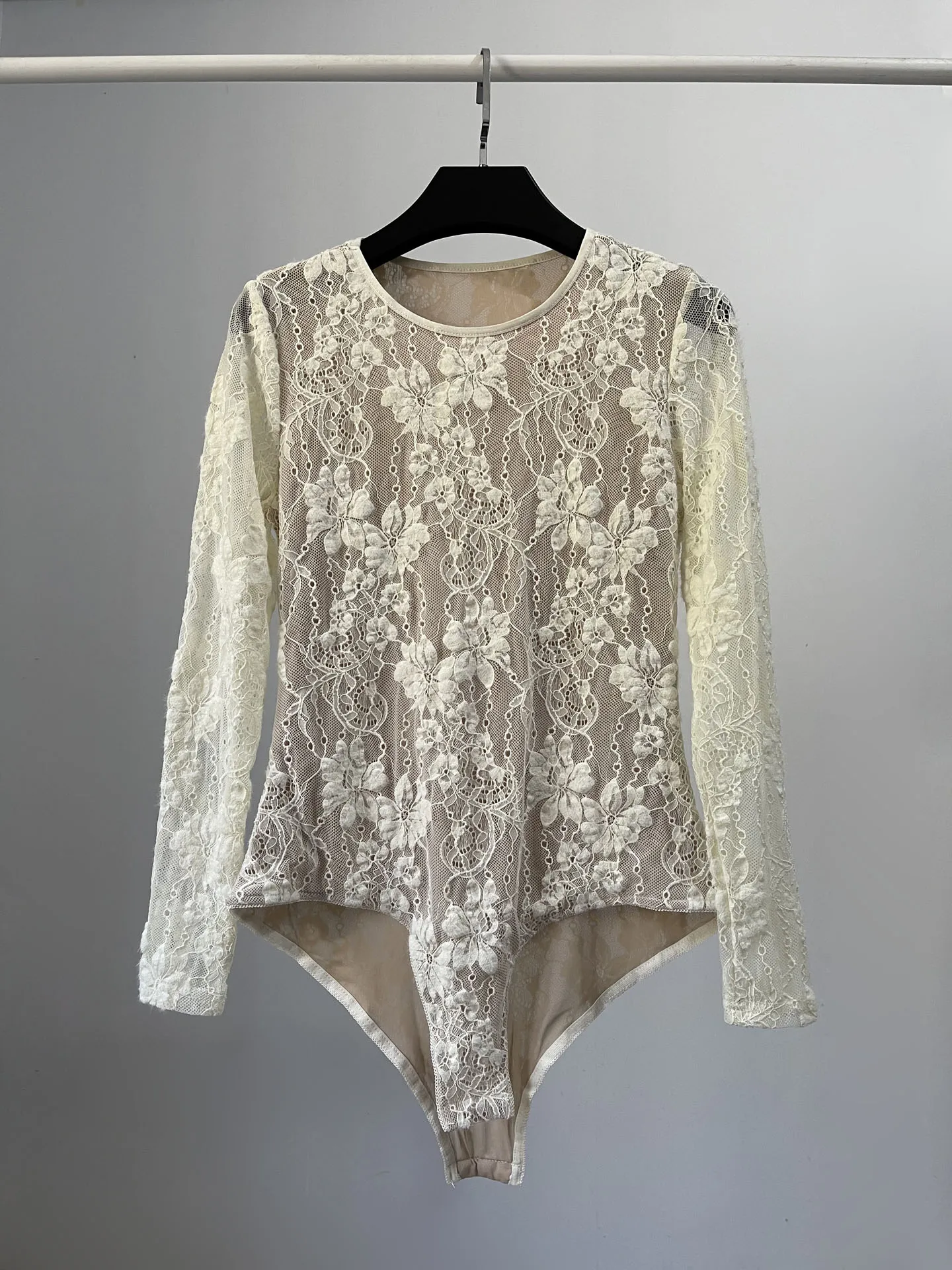 Сексуальный кружевной длинный комбинезон-футболка для женщин, весна-осень, облегающий базовый топ, однотонный, прямой крой, классический узор, трикотаж...
Сексуальный кружевной длинный комбинезон-футболка для женщин, весна-осень, облегающий базовый топ, однотонный, прямой крой, классический узор, трикотаж...