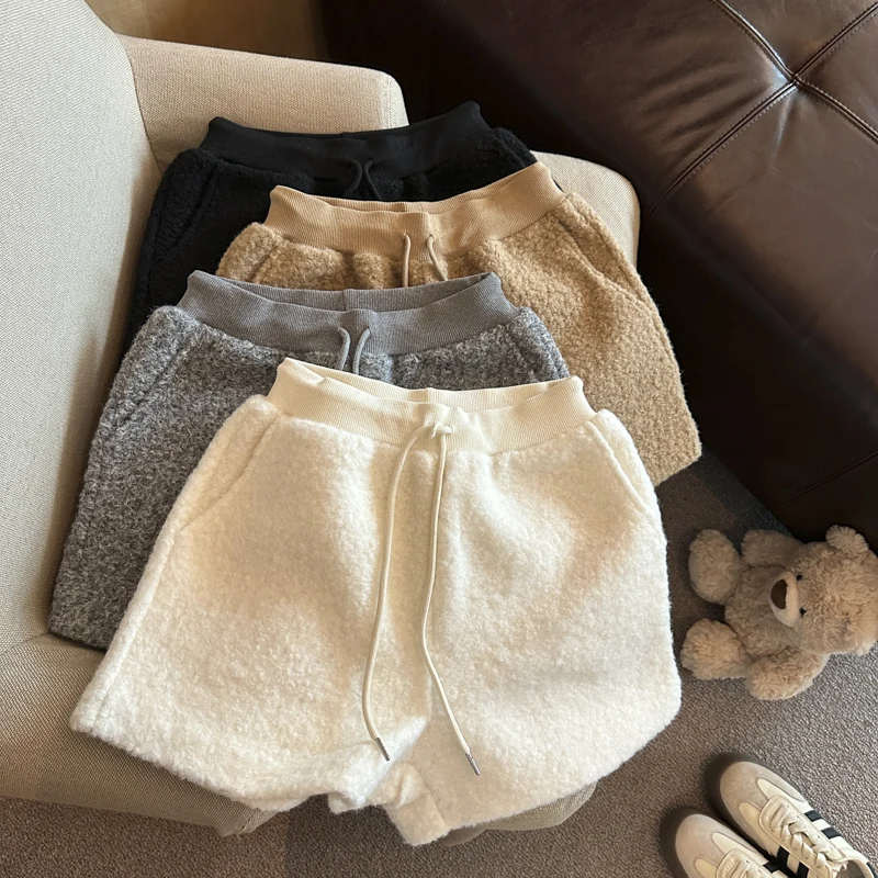 Thick wide leg shorts women in autumn and winter new slim fit drawstring elastic waistband A-line casual versatile pants
Thick wide leg shorts women in autumn and winter new slim fit drawstring elastic waistband A-line casual versatile pants