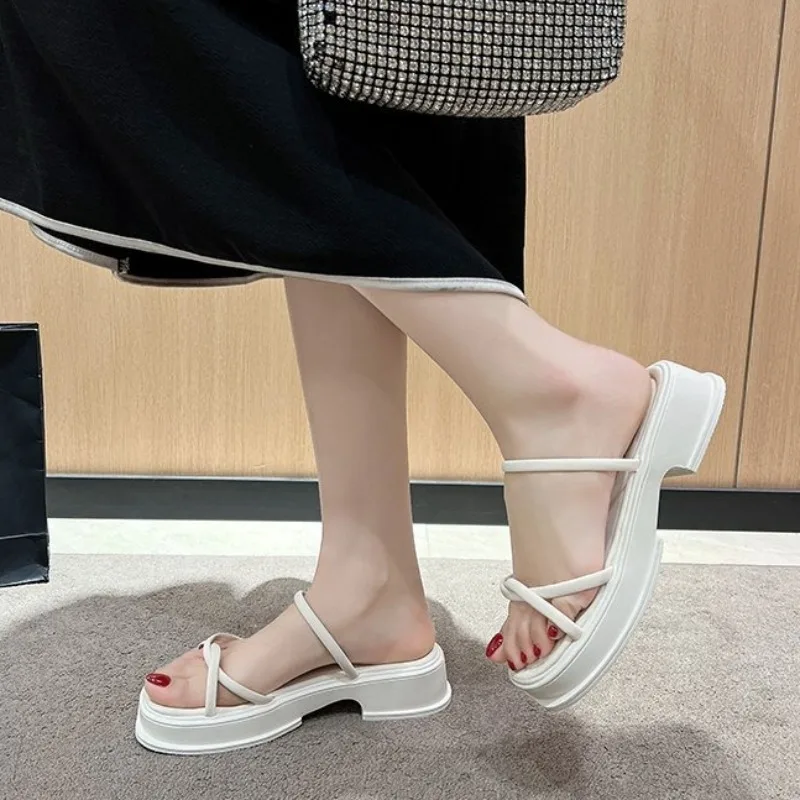 2026 New Style Thick Heel Sandals Women's Outdoor Wear Summer New Fashion Fairy Style Design Unique Women's Shoes
2026 New Style Thick Heel Sandals Women's Outdoor Wear Summer New Fashion Fairy Style Design Unique Women's Shoes