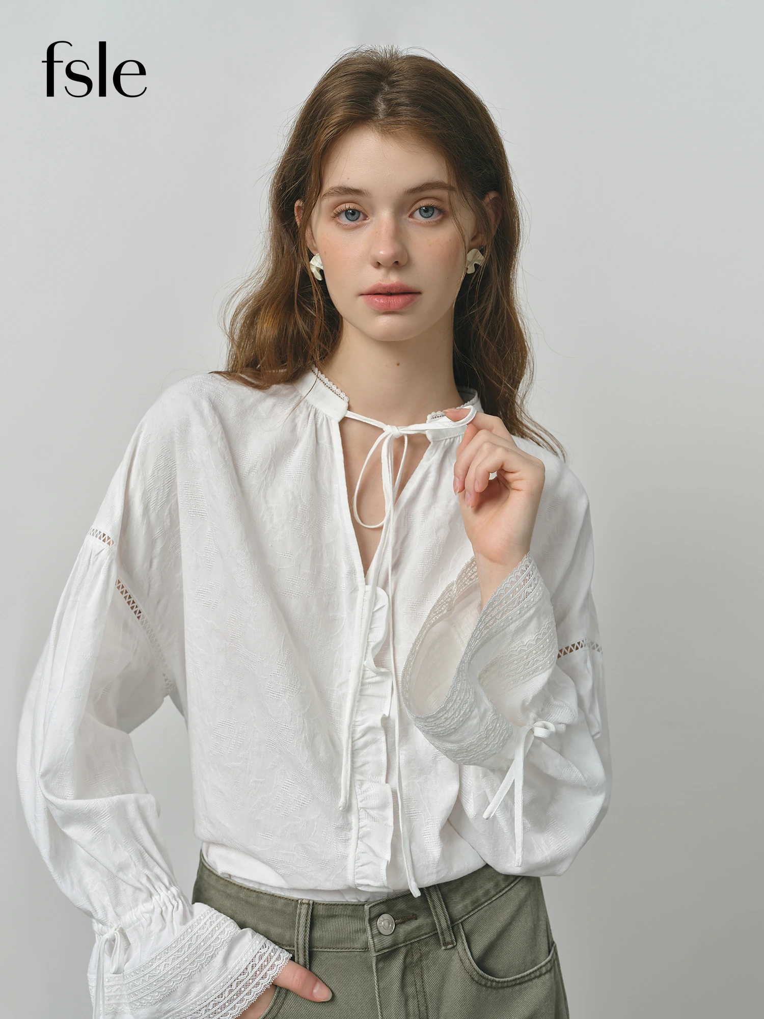 FSLE French Style V-neck Earrings Lace-up Shirt for Women Autumn 2025 New Arrival Long-sleeved Stitching Casual Tops 25FS13190
FSLE French Style V-neck Earrings Lace-up Shirt for Women Autumn 2025 New Arrival Long-sleeved Stitching Casual Tops 25FS13190