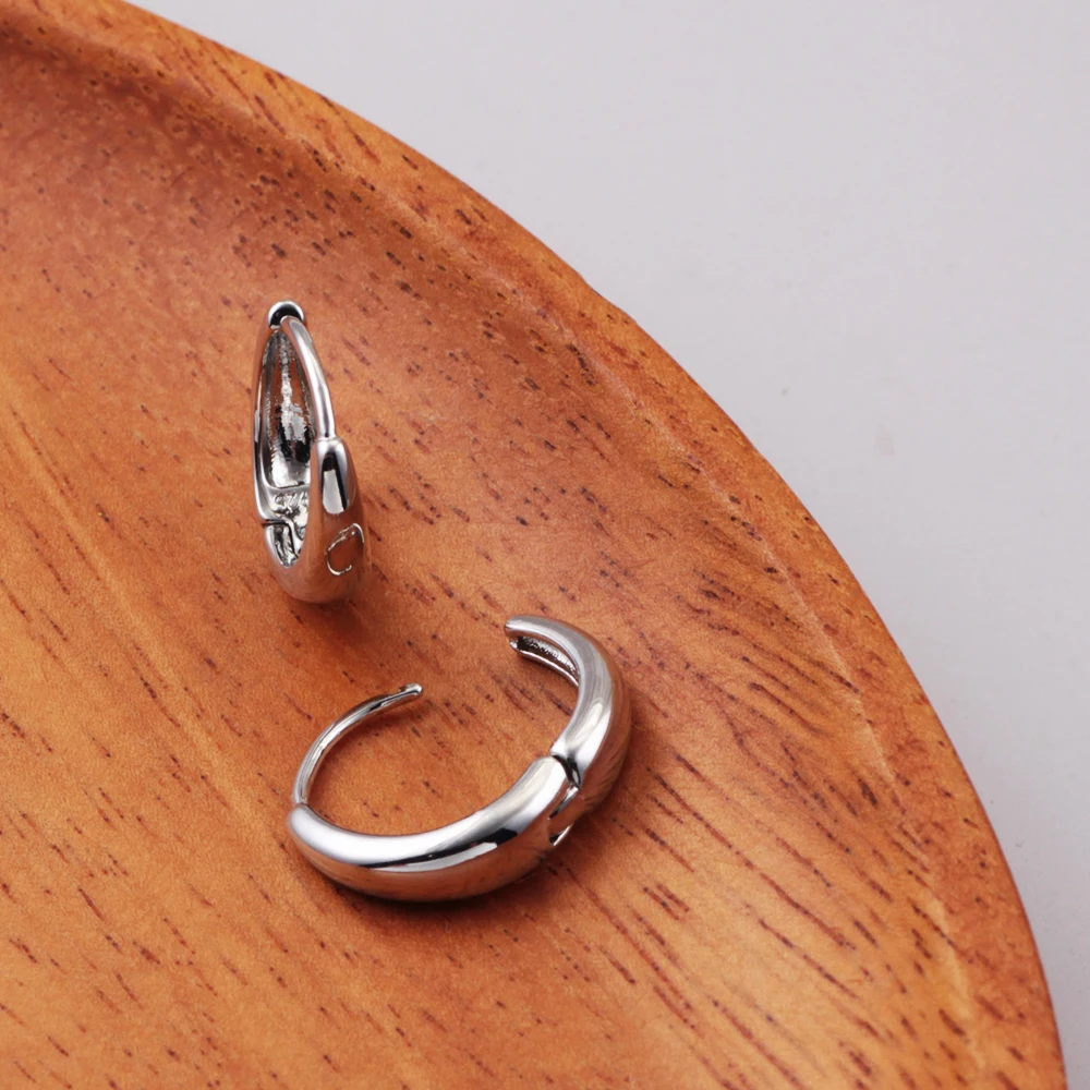 New 925 Sterling Silver Charming Mini Earrings, Luxurious And Suitable For Original Exquisite Temperament Jewelry Girl Gift
New 925 Sterling Silver Charming Mini Earrings, Luxurious And Suitable For Original Exquisite Temperament Jewelry Girl Gift