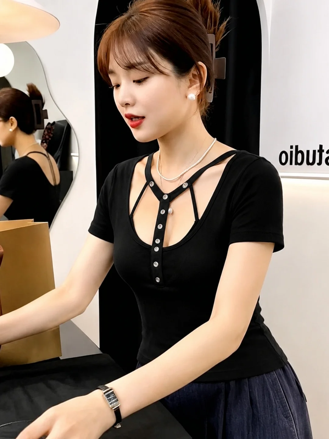 Sexy Hollow Design Short Sleeve Slim Fit T-Shirt Versatile Light Maturity Style Fashionable Spring Summer Top for Women
Sexy Hollow Design Short Sleeve Slim Fit T-Shirt Versatile Light Maturity Style Fashionable Spring Summer Top for Women